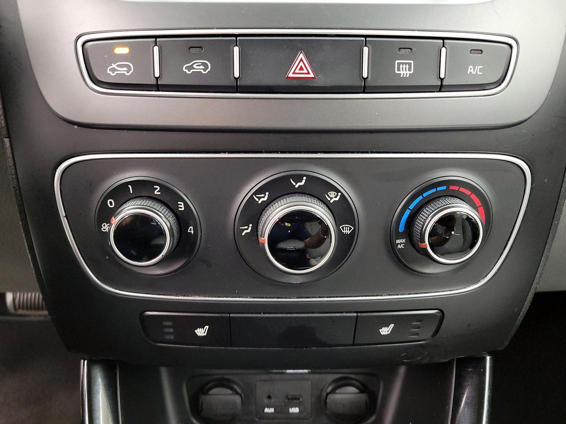 Thumbnail: 2014 Kia Sorento - 16