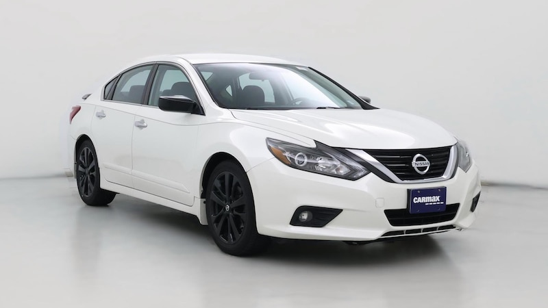 2017 Nissan Altima SR Hero Image