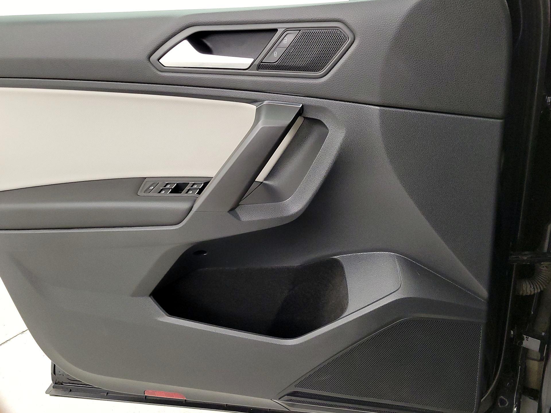 Thumbnail: 2021 Volkswagen Tiguan - 12