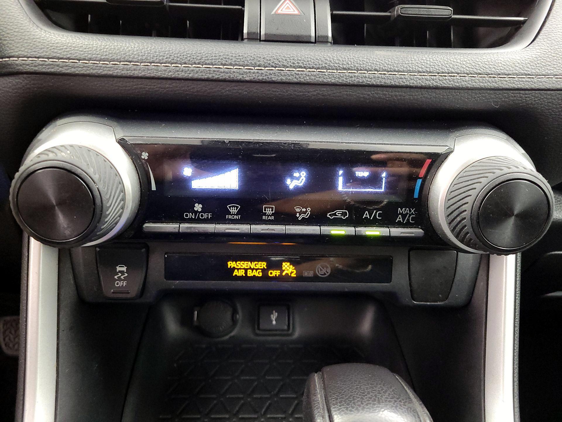 Thumbnail: 2021 Toyota RAV4 - 16