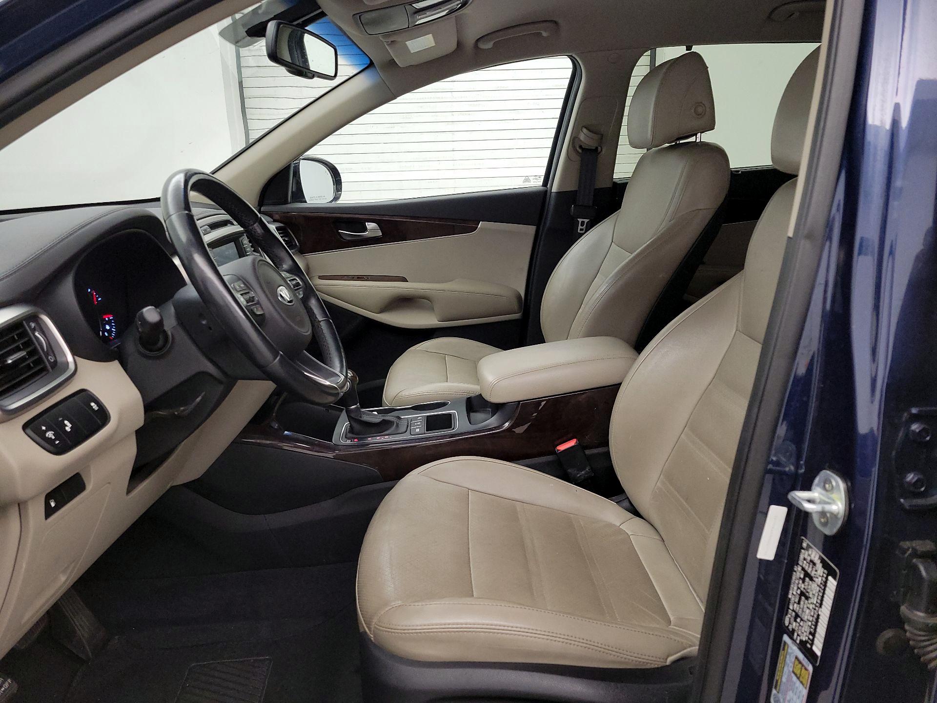 Thumbnail: 2017 Kia Sorento - 11