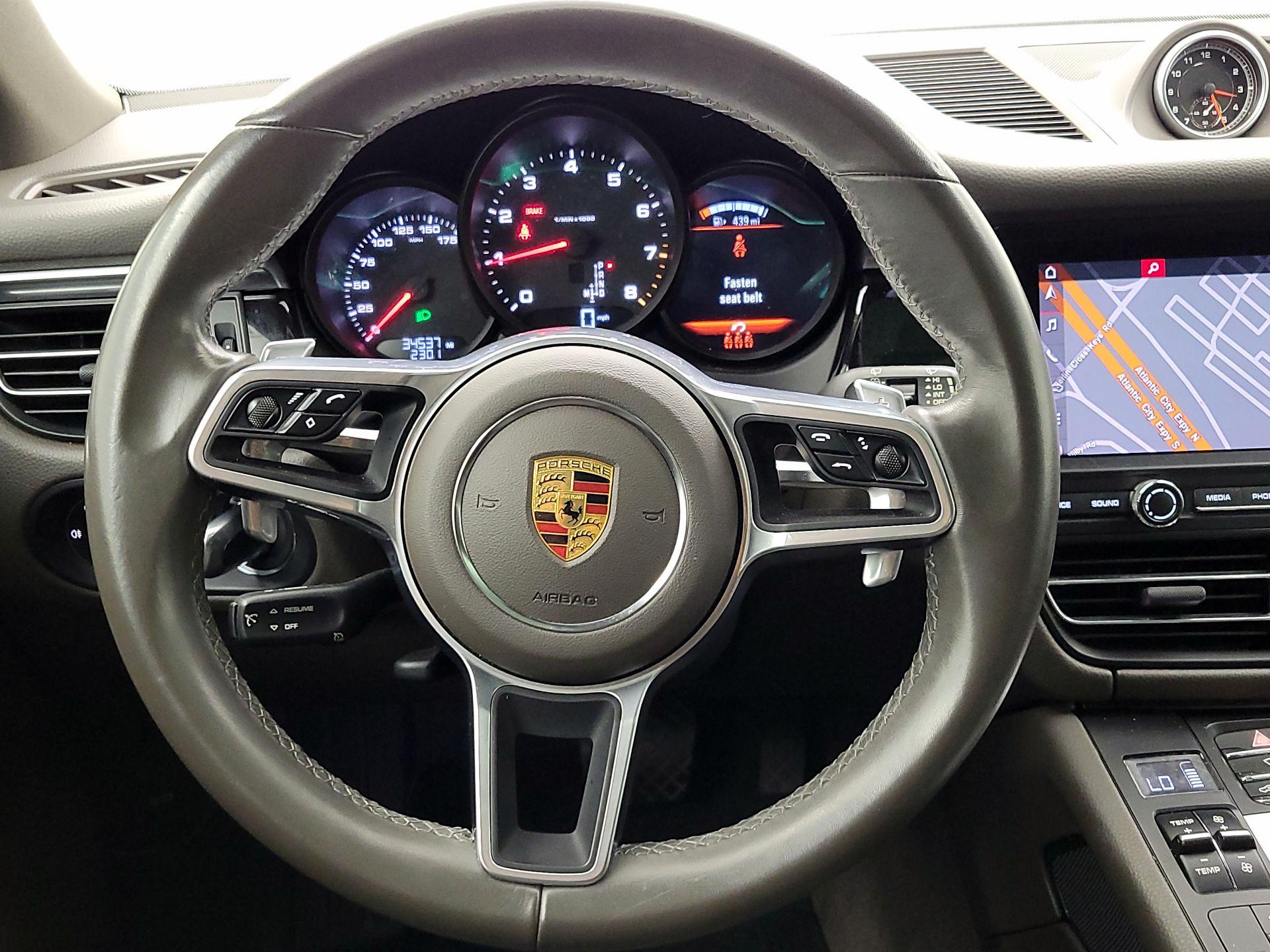 Thumbnail: 2021 Porsche Macan - 10