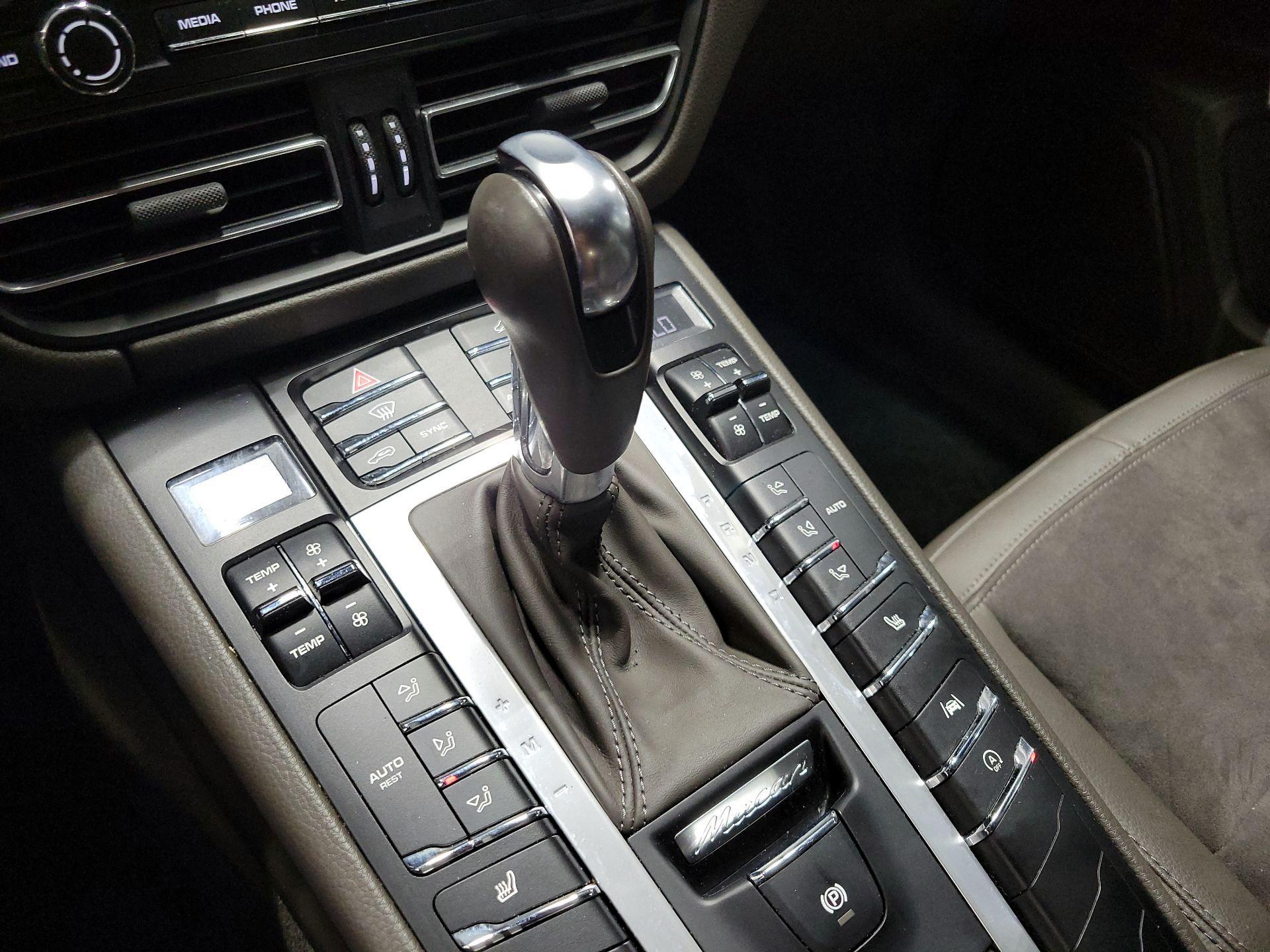 Thumbnail: 2021 Porsche Macan - 18