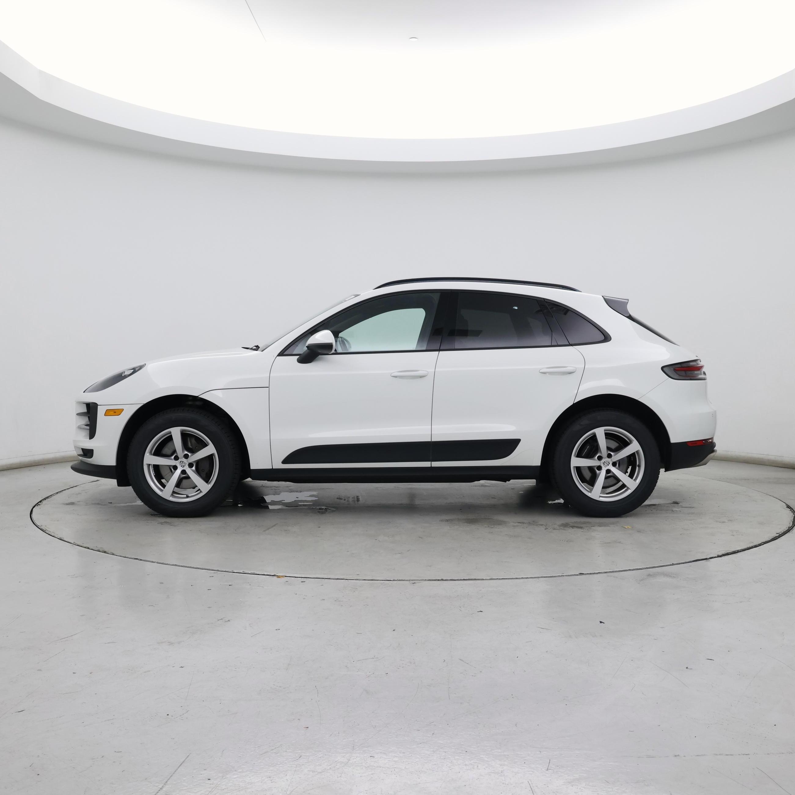 Thumbnail: 2021 Porsche Macan - 3