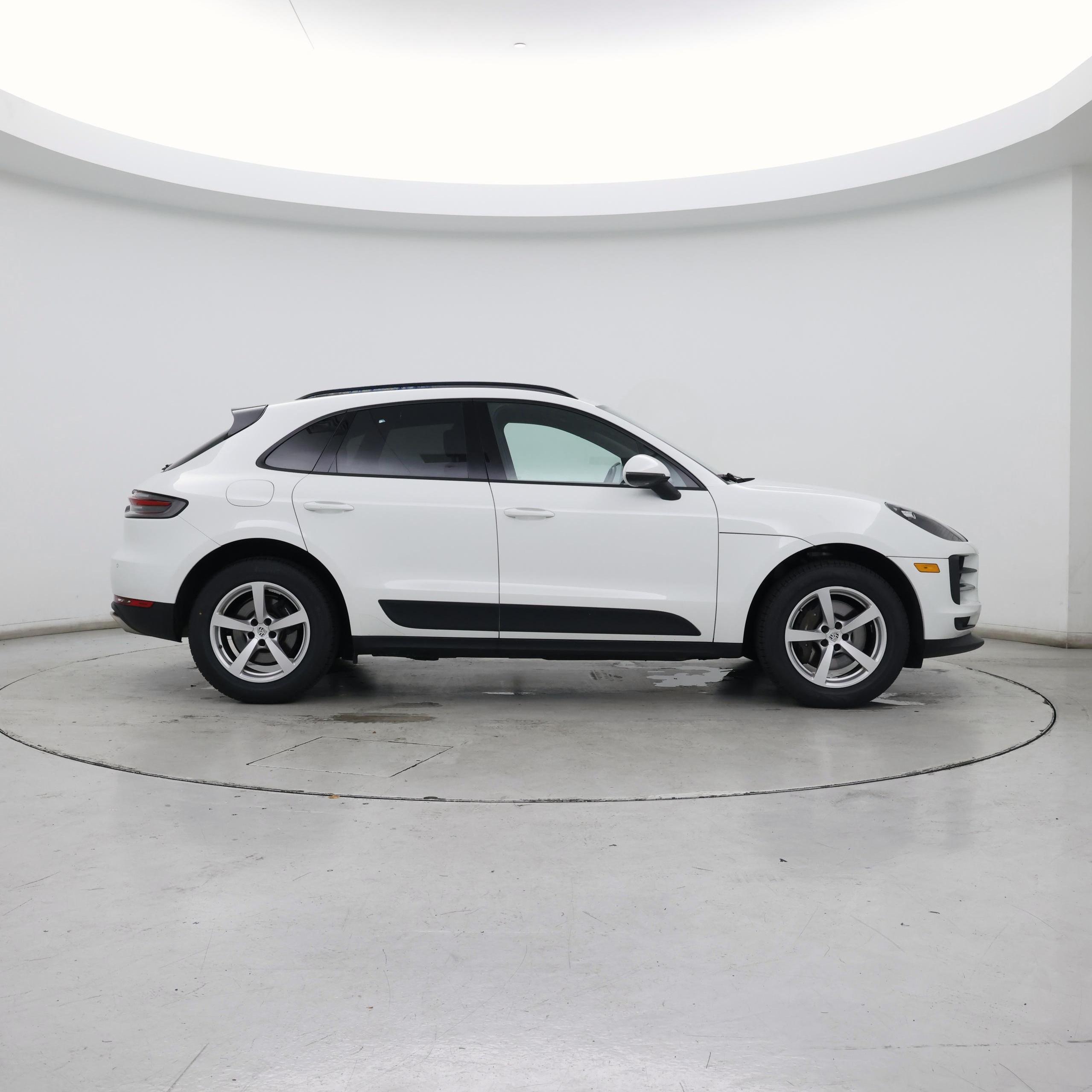 Thumbnail: 2021 Porsche Macan - 7