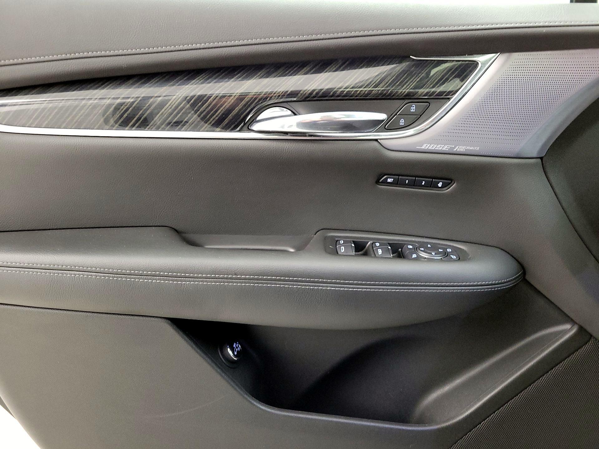 Thumbnail: 2020 Cadillac XT6 - 12