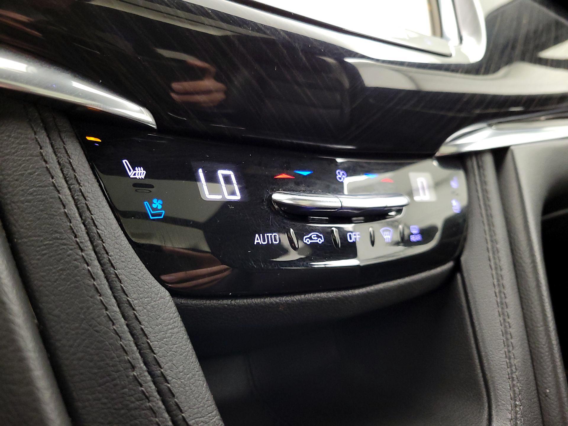 Thumbnail: 2020 Cadillac XT6 - 17