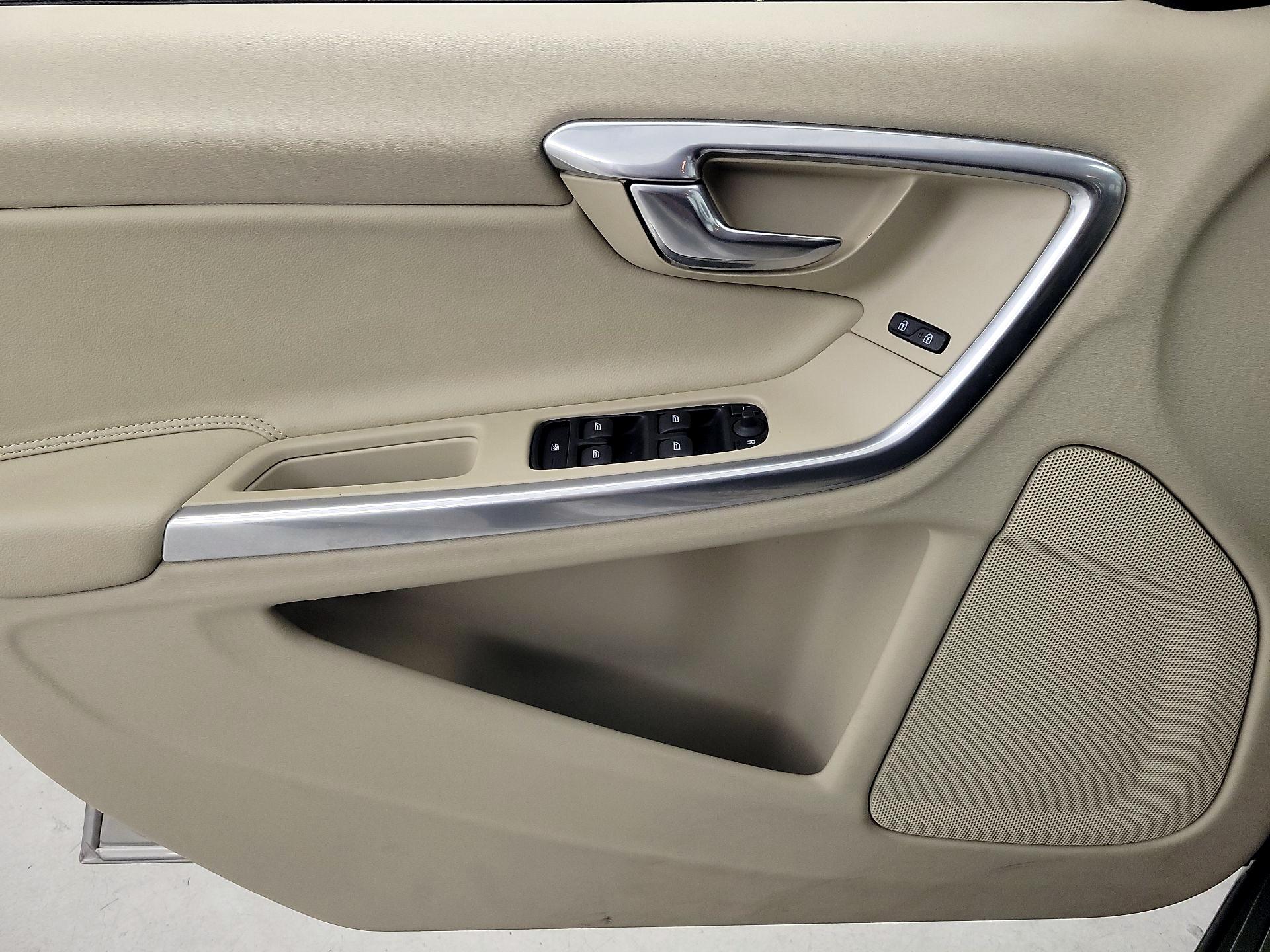 Thumbnail: 2015 Volvo S60 - 12