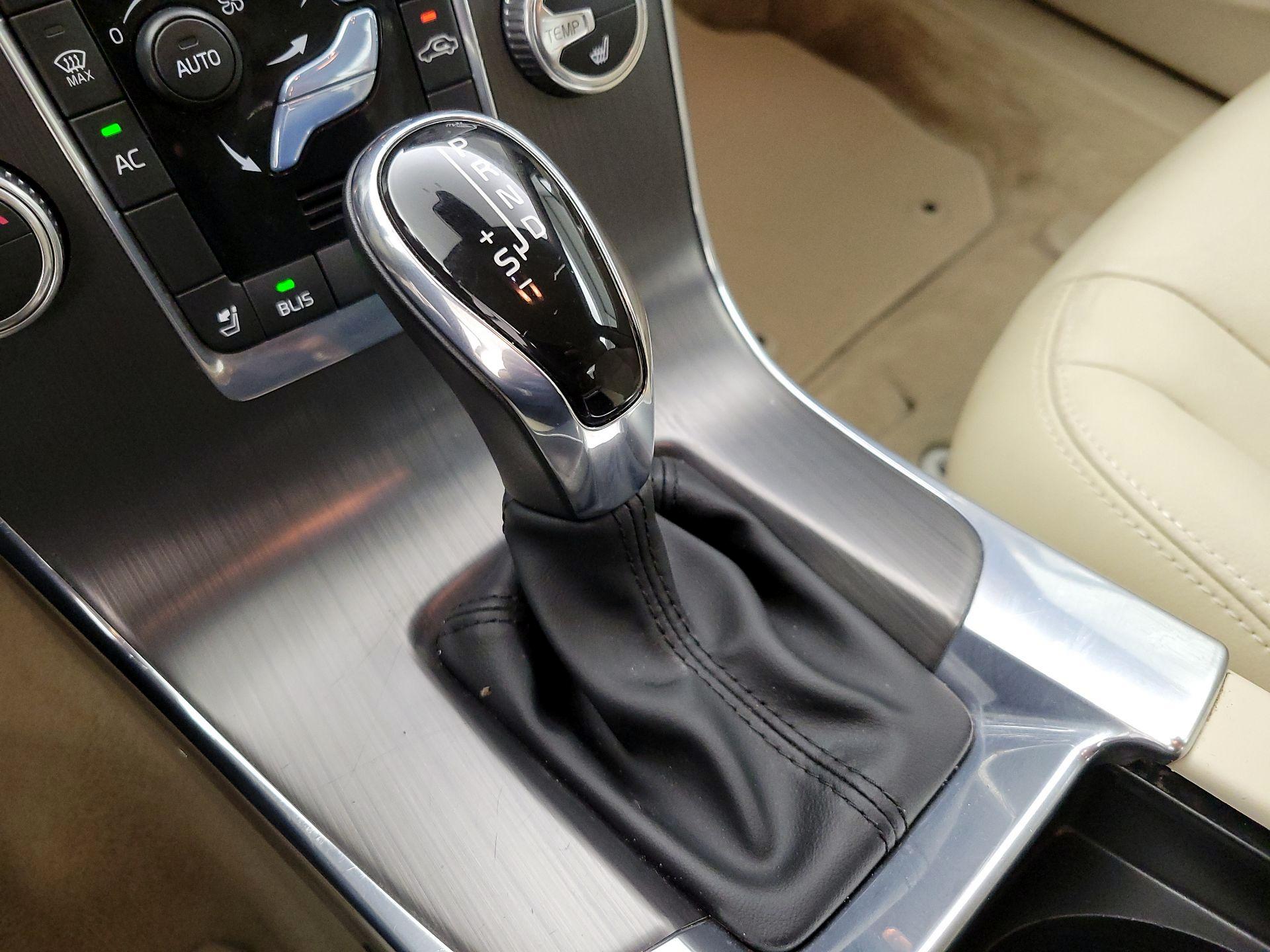 Thumbnail: 2015 Volvo S60 - 16