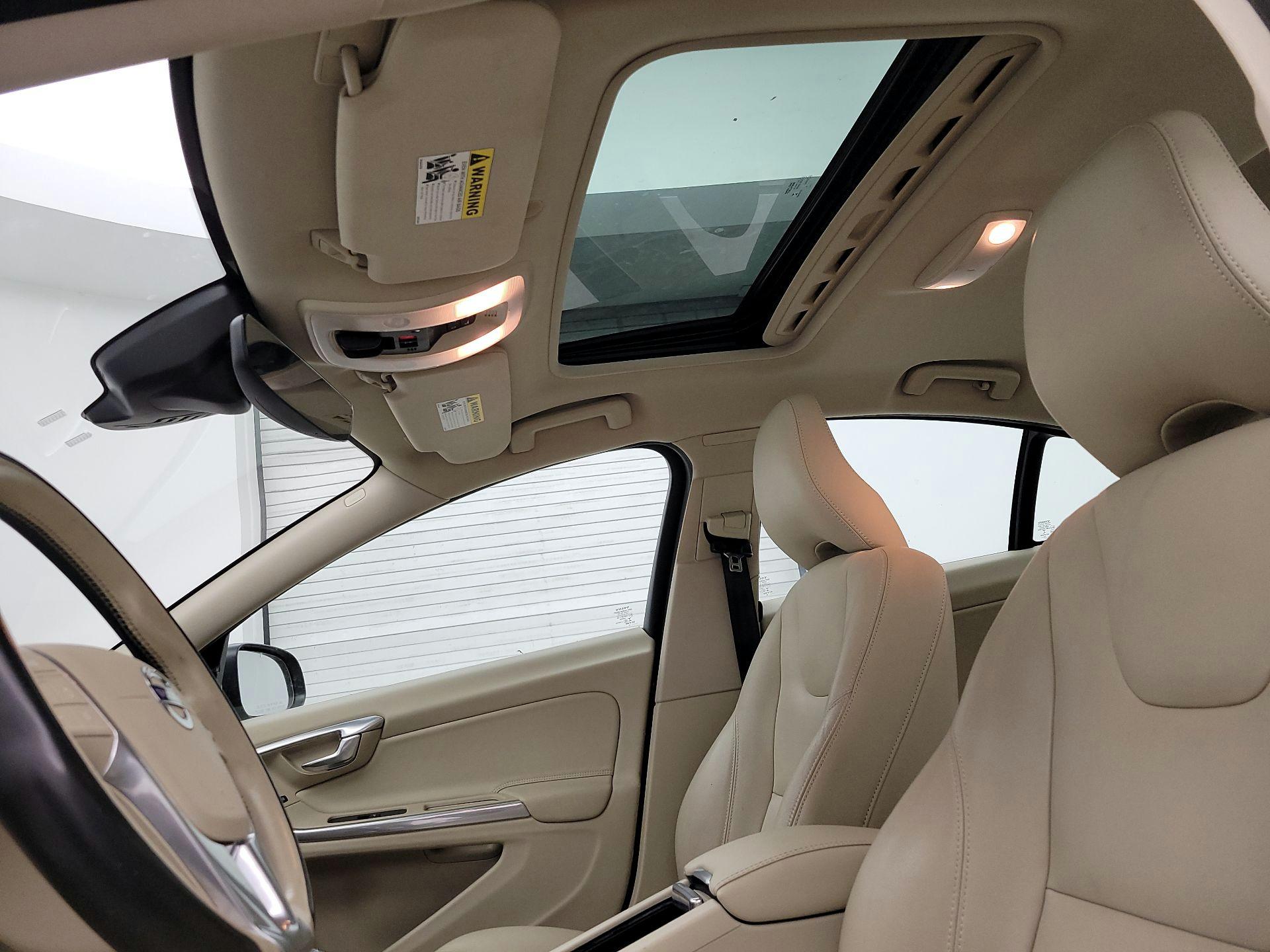Thumbnail: 2015 Volvo S60 - 18