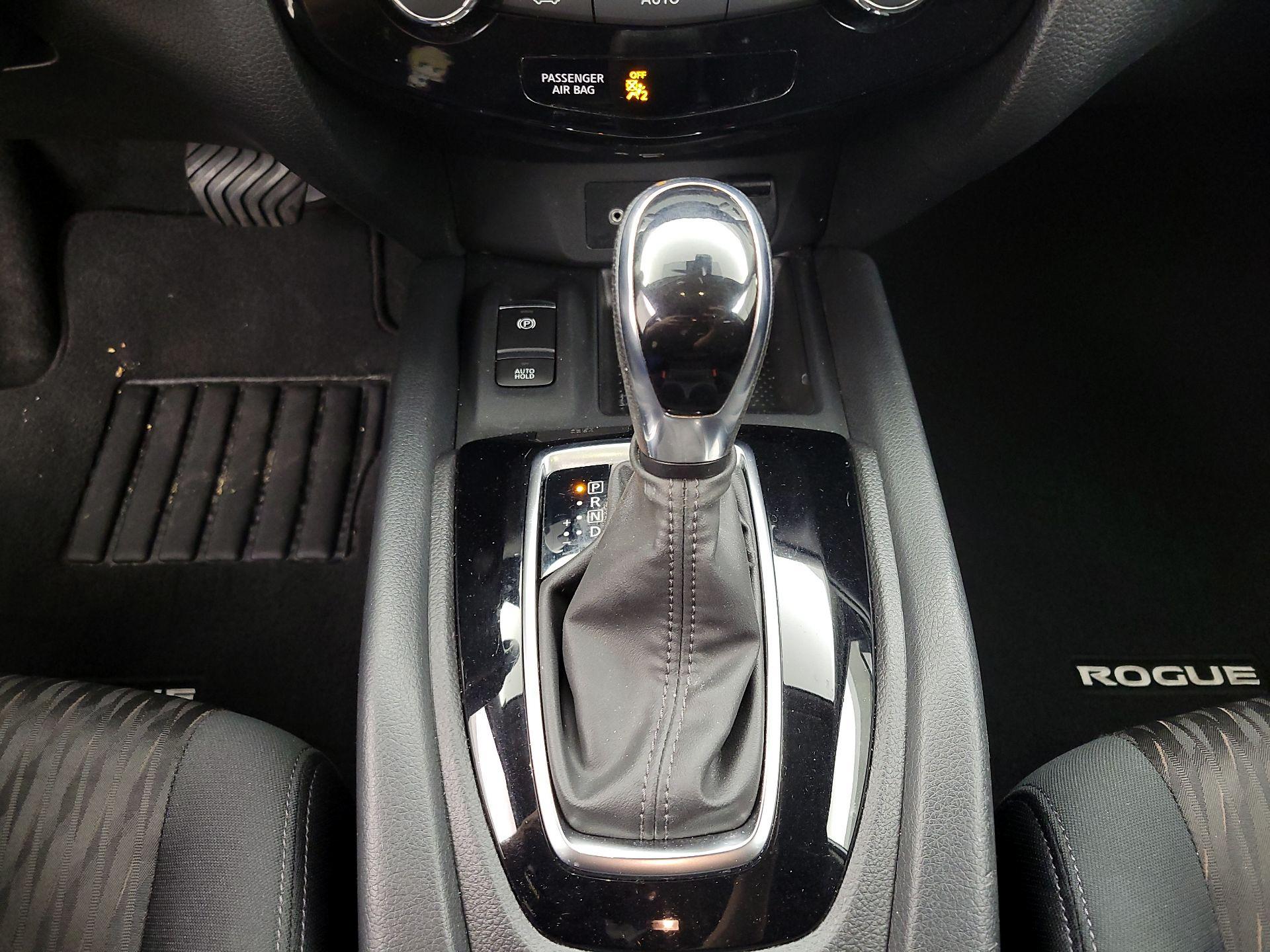 Thumbnail: 2019 Nissan Rogue - 16