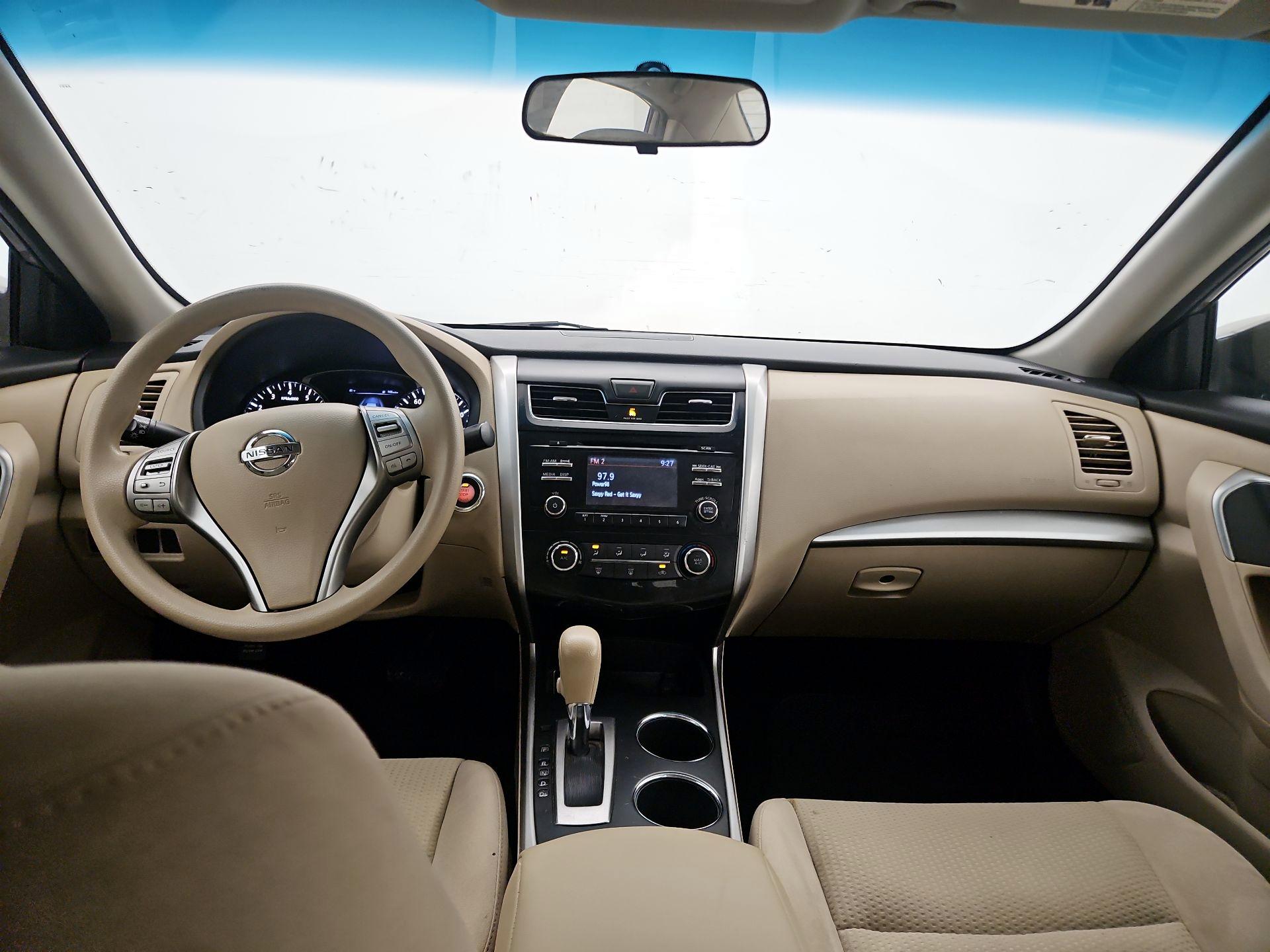 Thumbnail: 2015 Nissan Altima - 9