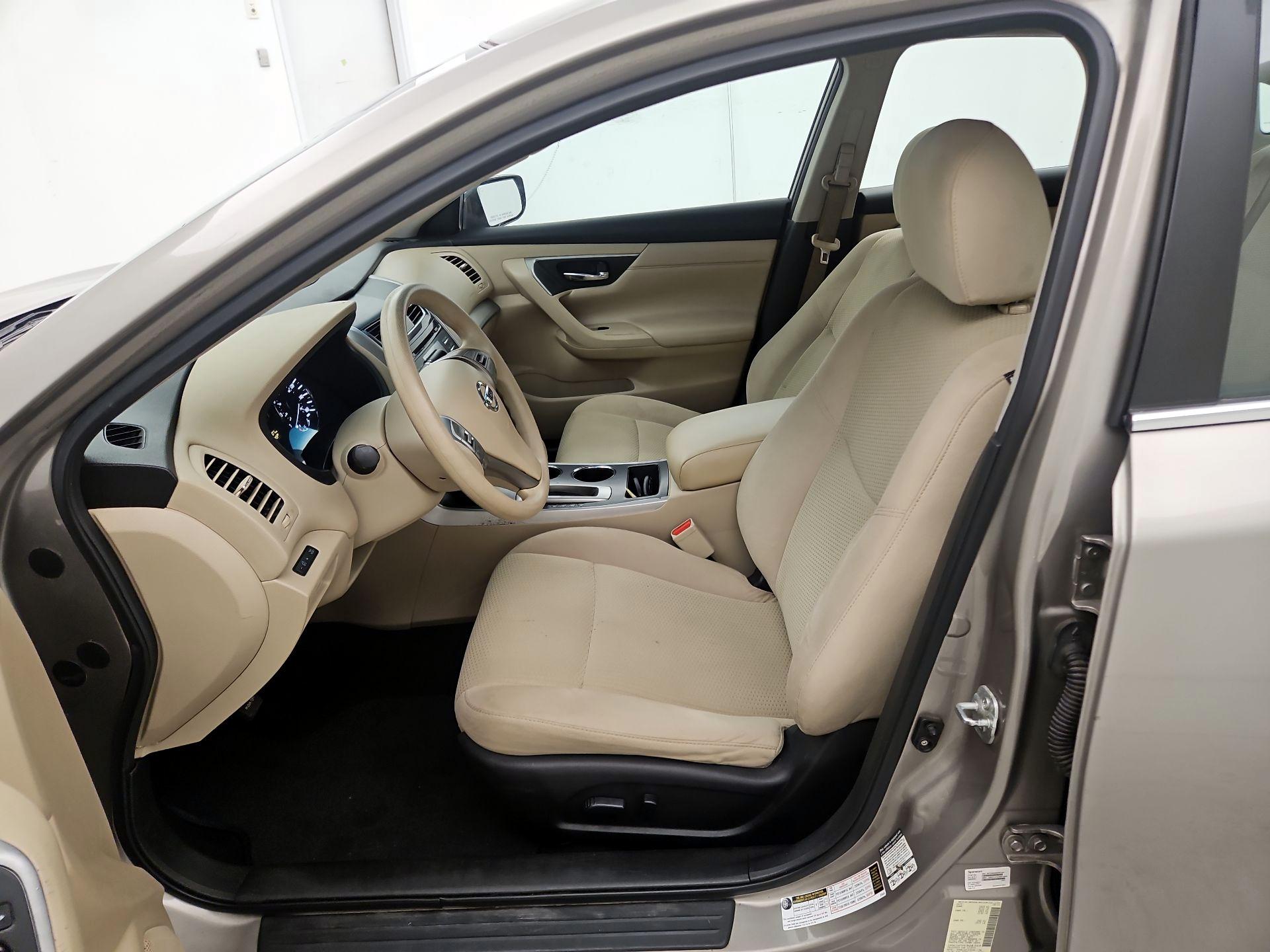 Thumbnail: 2015 Nissan Altima - 11