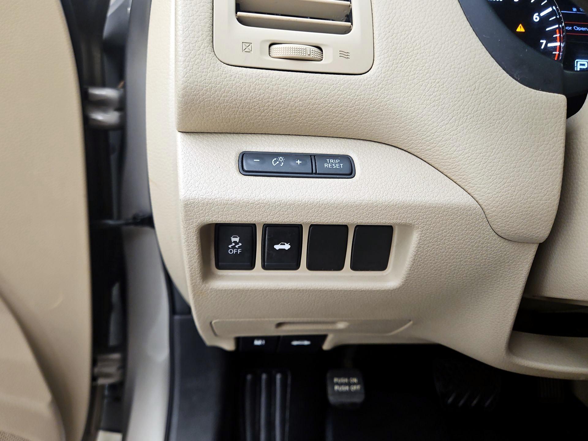 Thumbnail: 2015 Nissan Altima - 13
