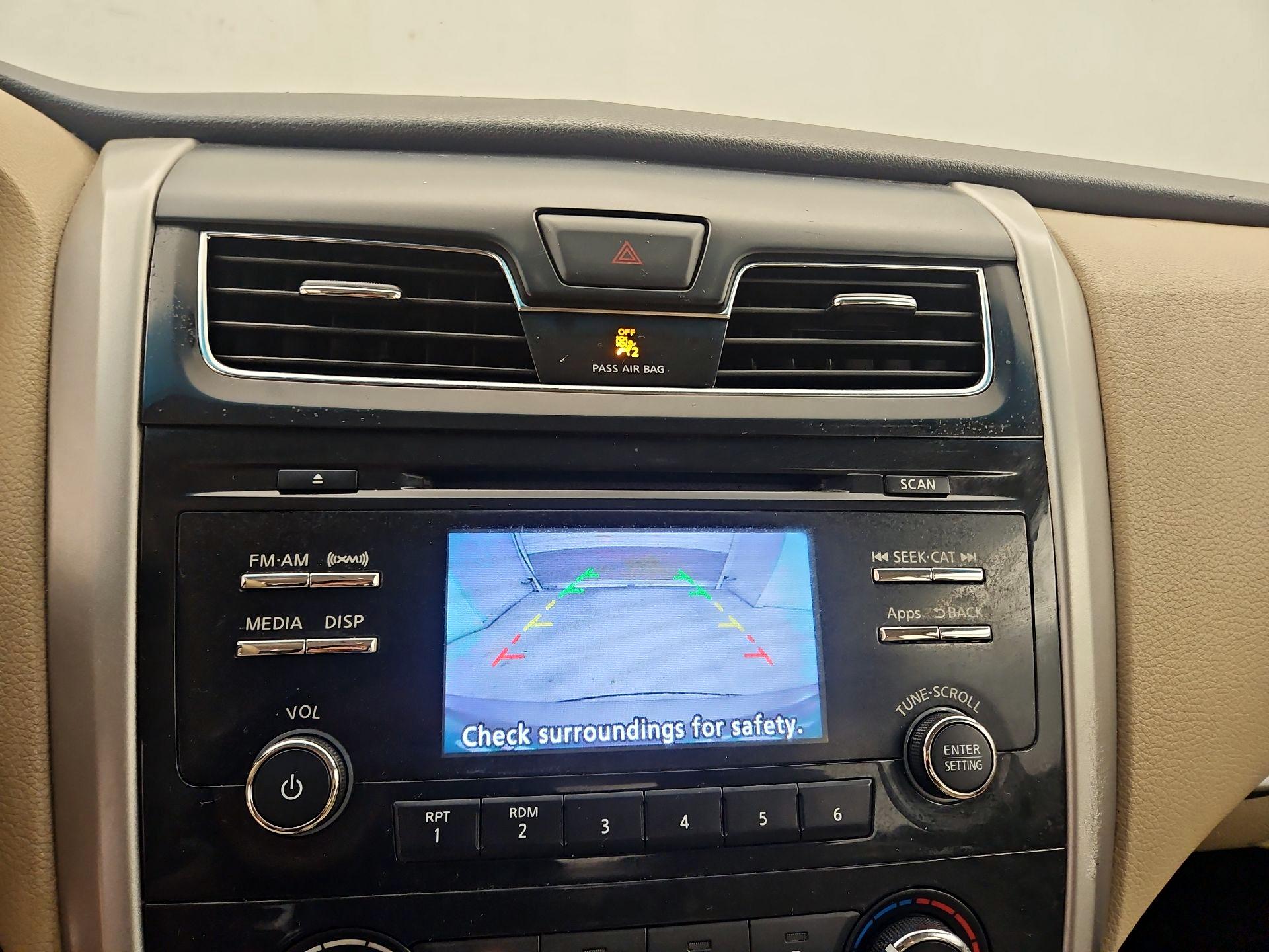 Thumbnail: 2015 Nissan Altima - 14