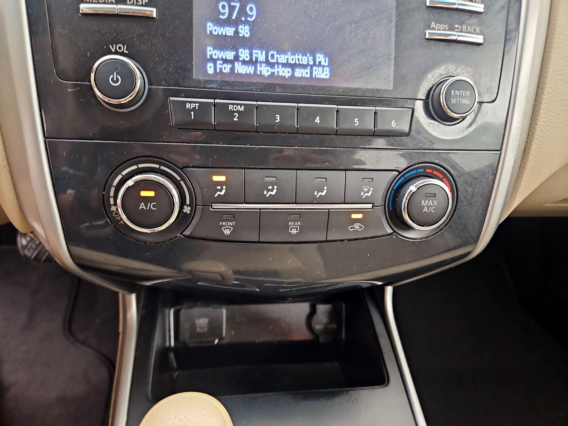 Thumbnail: 2015 Nissan Altima - 16