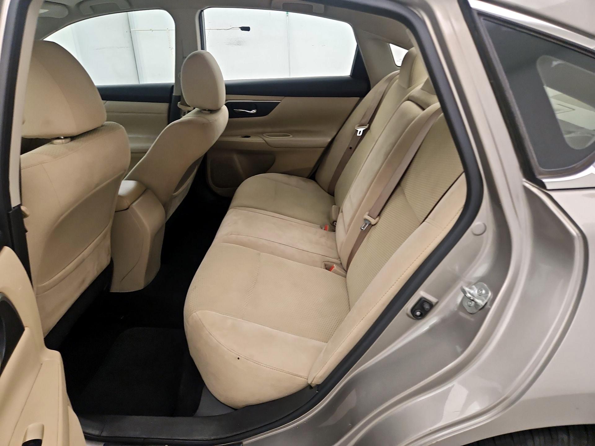 Thumbnail: 2015 Nissan Altima - 19