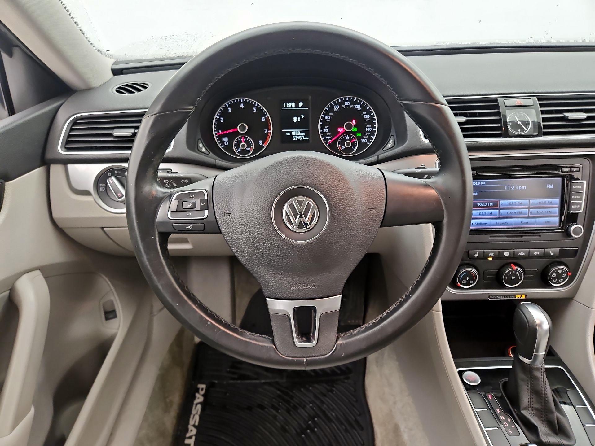 Thumbnail: 2015 Volkswagen Passat - 10