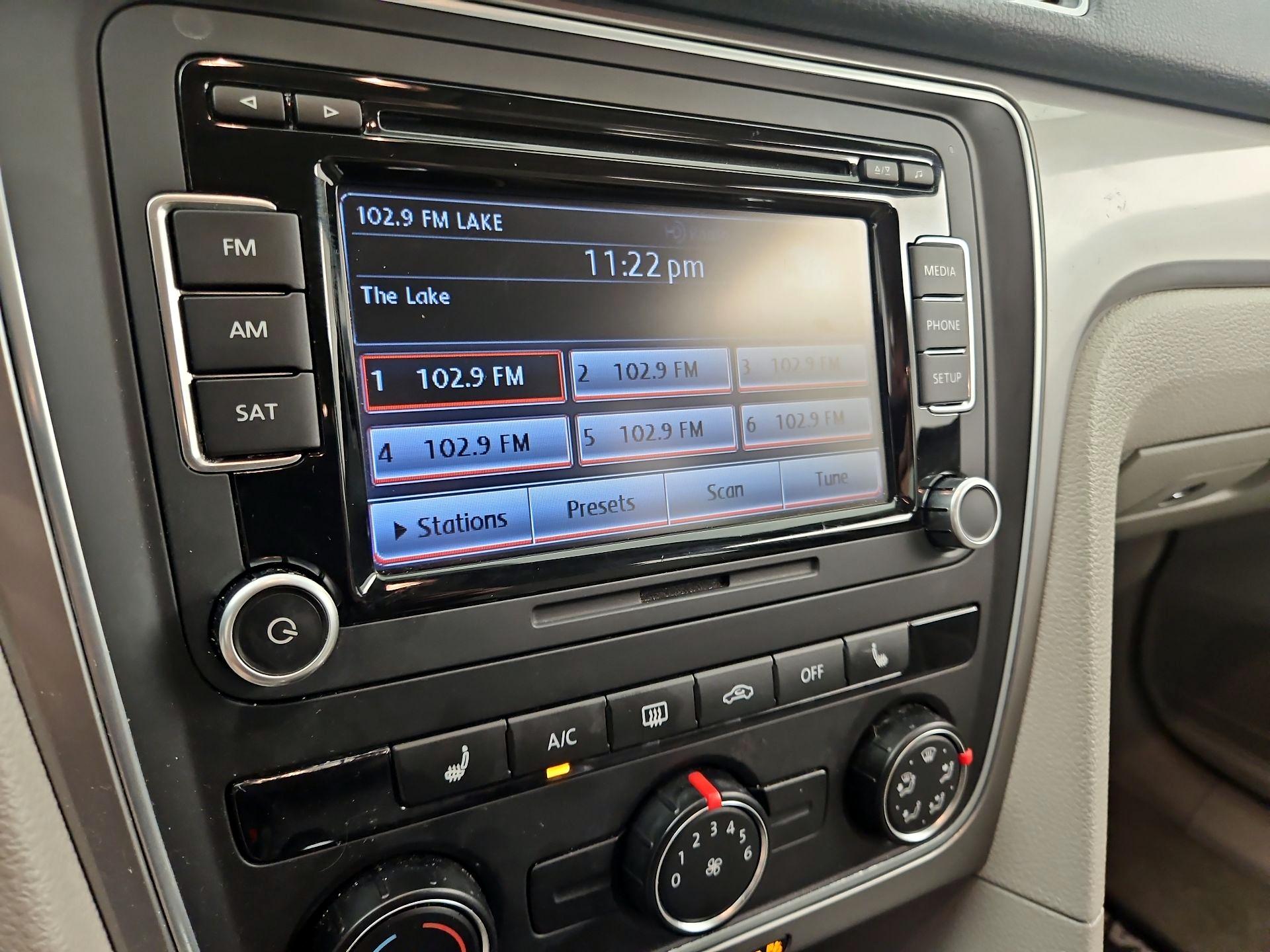 Thumbnail: 2015 Volkswagen Passat - 15