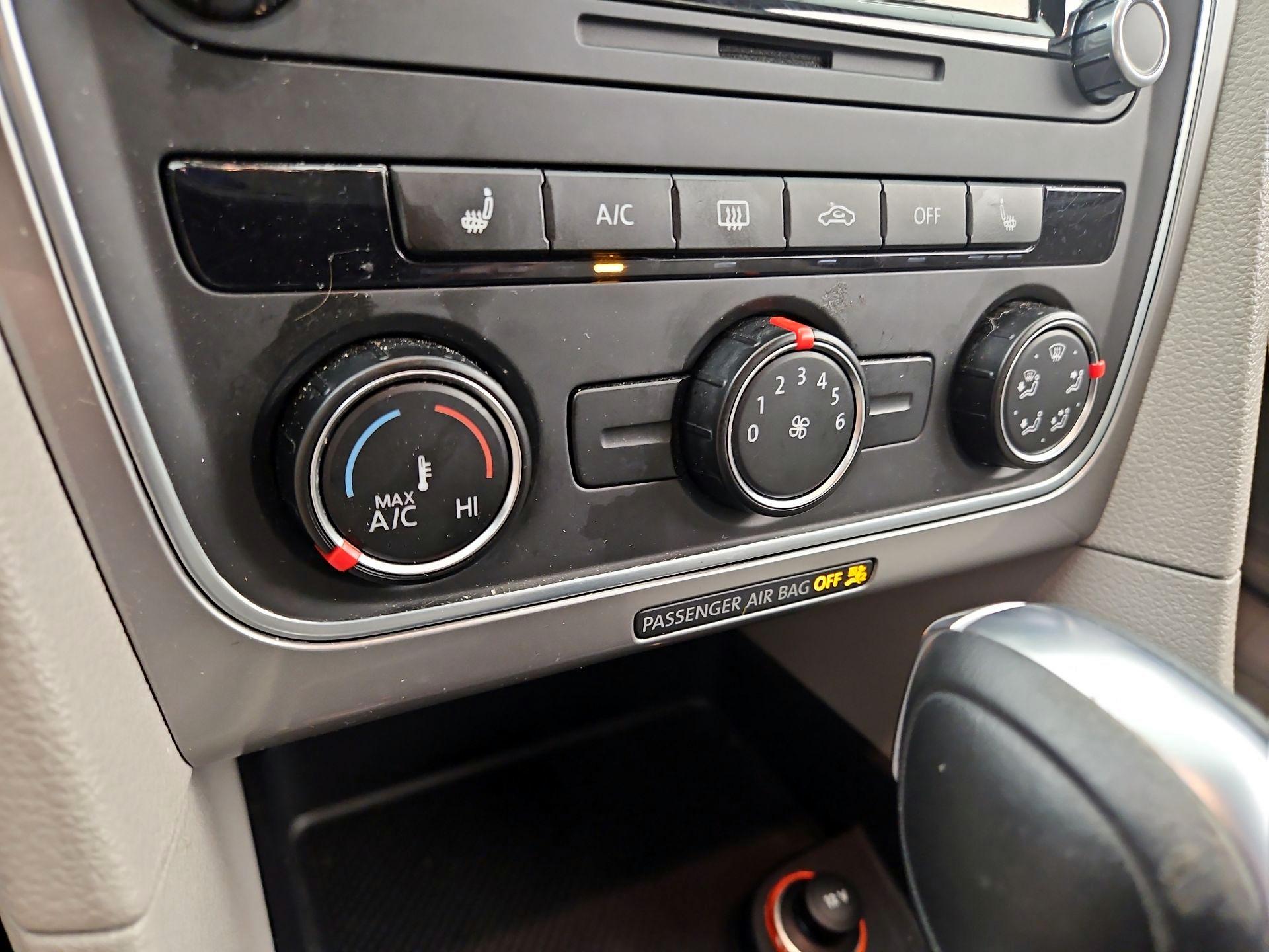 Thumbnail: 2015 Volkswagen Passat - 16