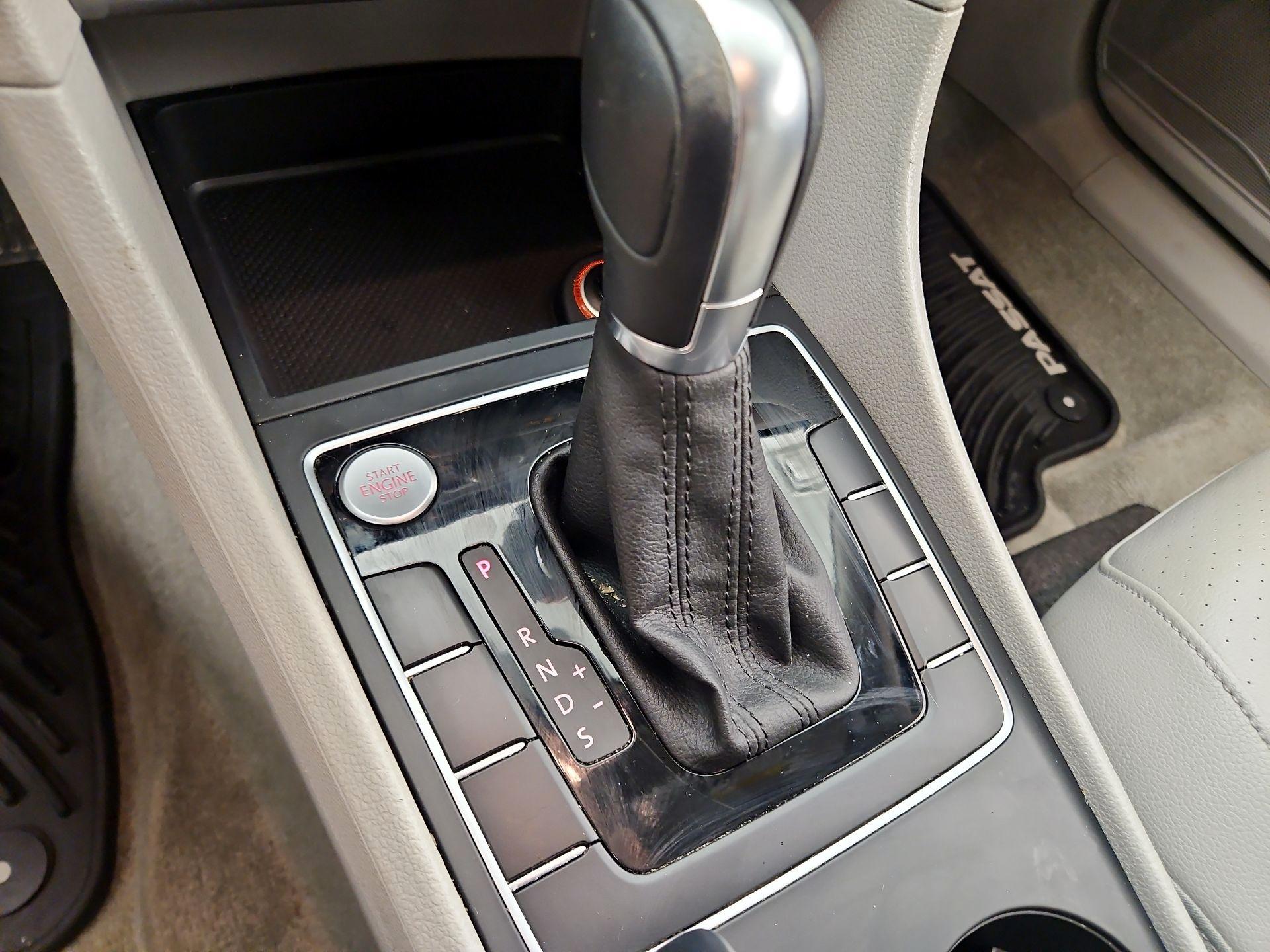 Thumbnail: 2015 Volkswagen Passat - 17