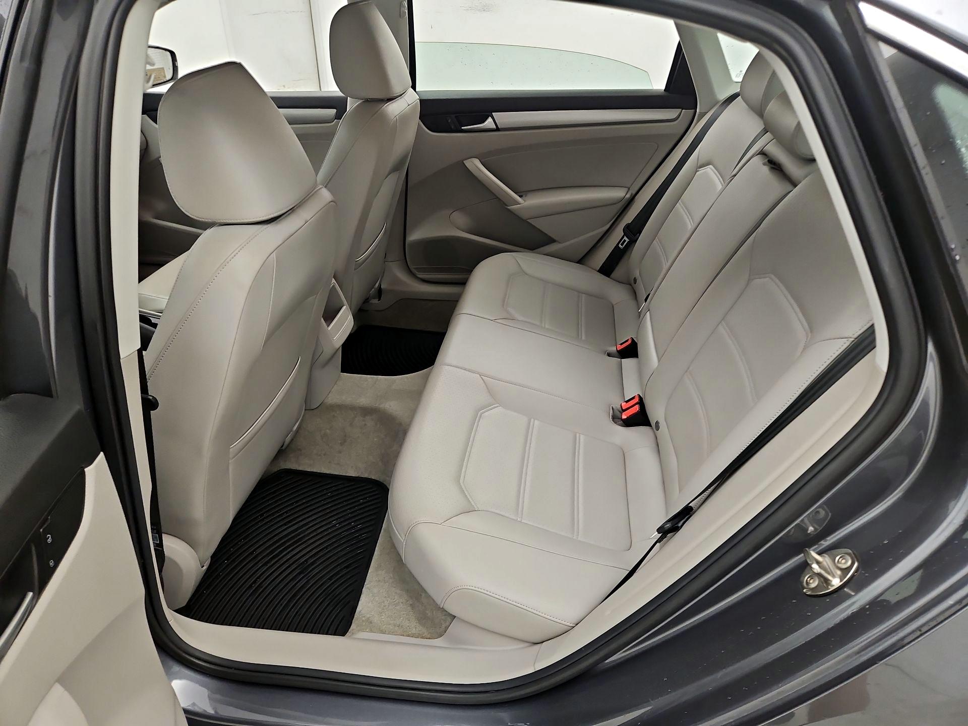 Thumbnail: 2015 Volkswagen Passat - 19