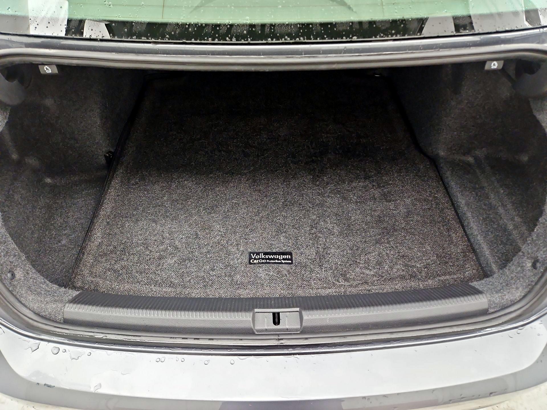 Thumbnail: 2015 Volkswagen Passat - 20