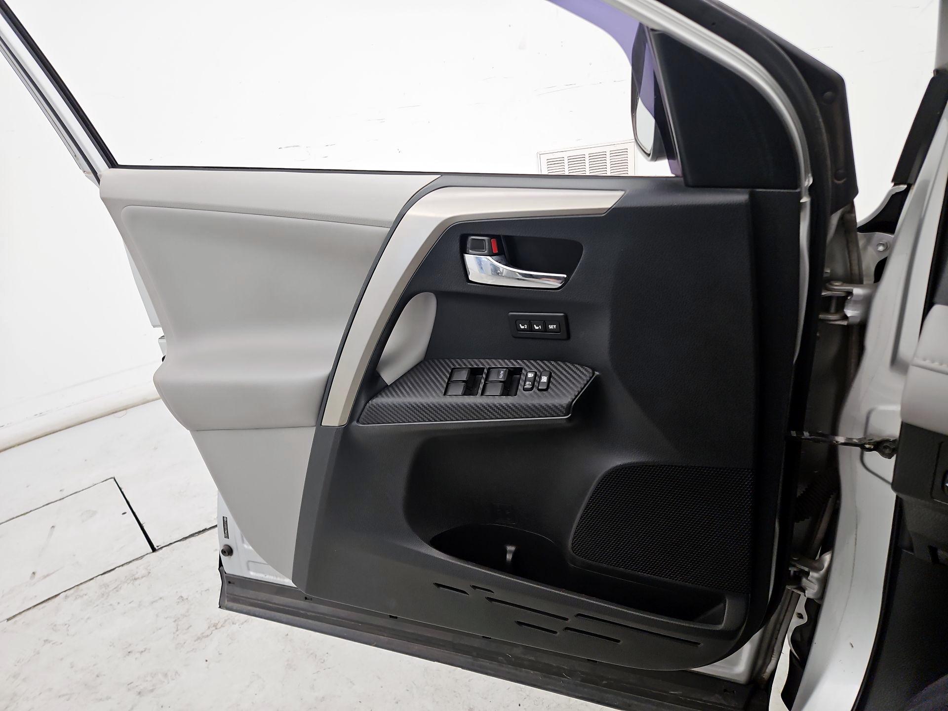 Thumbnail: 2013 Toyota RAV4 - 12