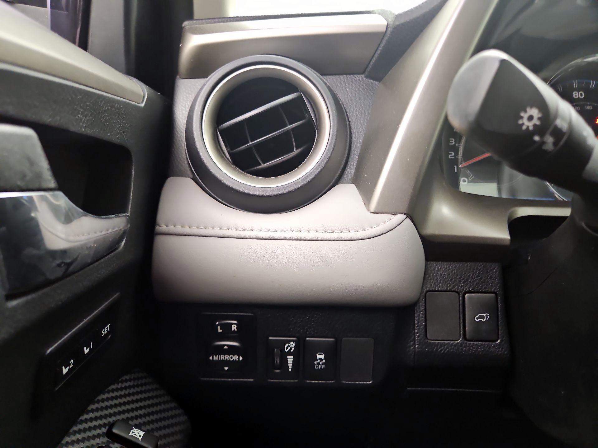 Thumbnail: 2013 Toyota RAV4 - 13