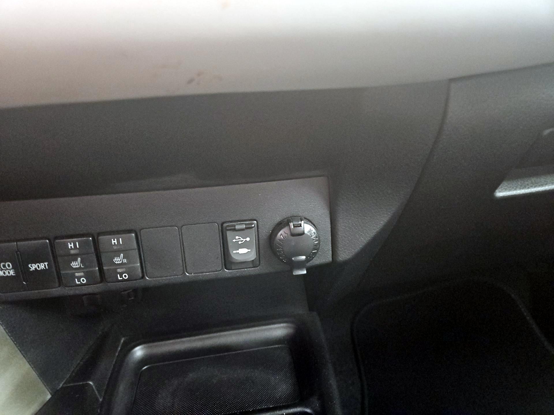 Thumbnail: 2013 Toyota RAV4 - 18