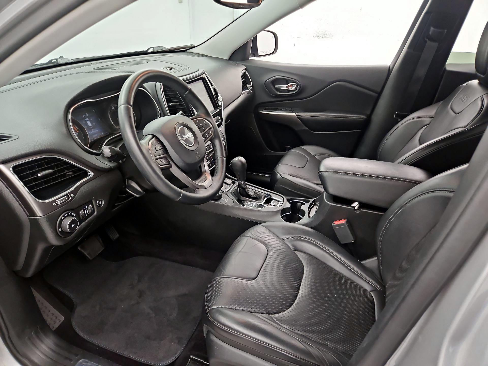 Thumbnail: 2019 Jeep Cherokee - 11