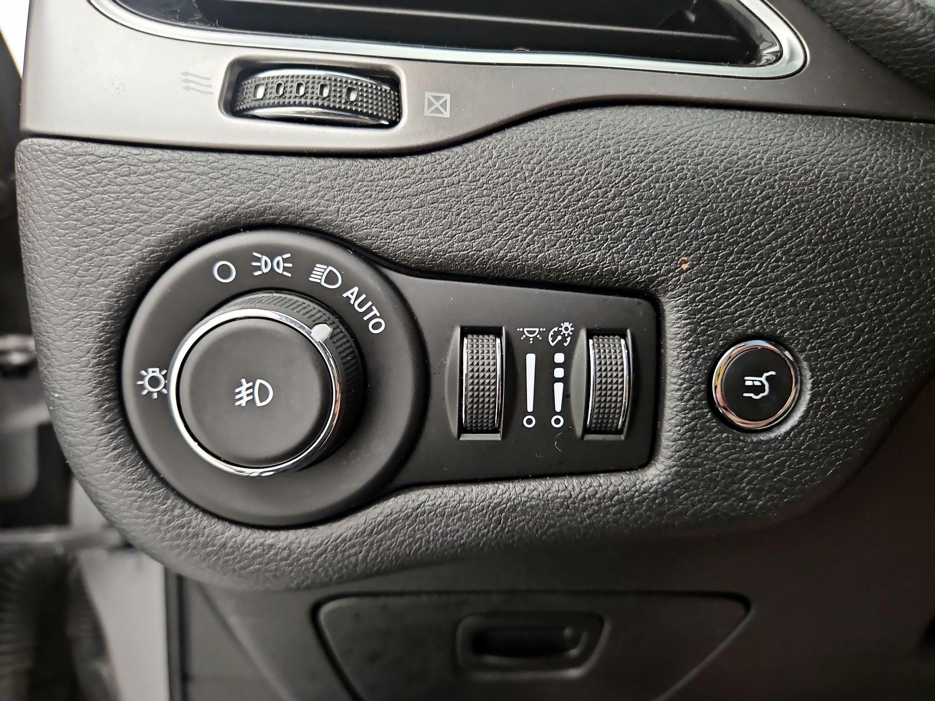Thumbnail: 2019 Jeep Cherokee - 13