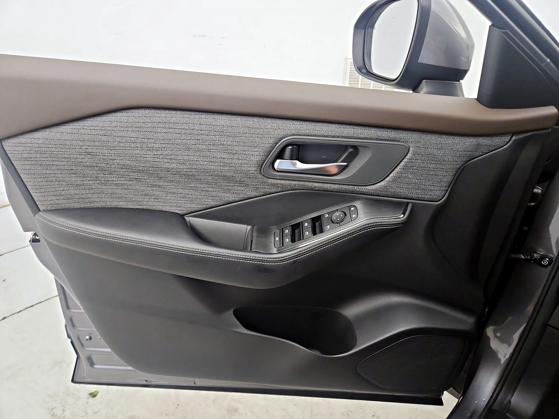 Thumbnail: 2021 Nissan Rogue - 12