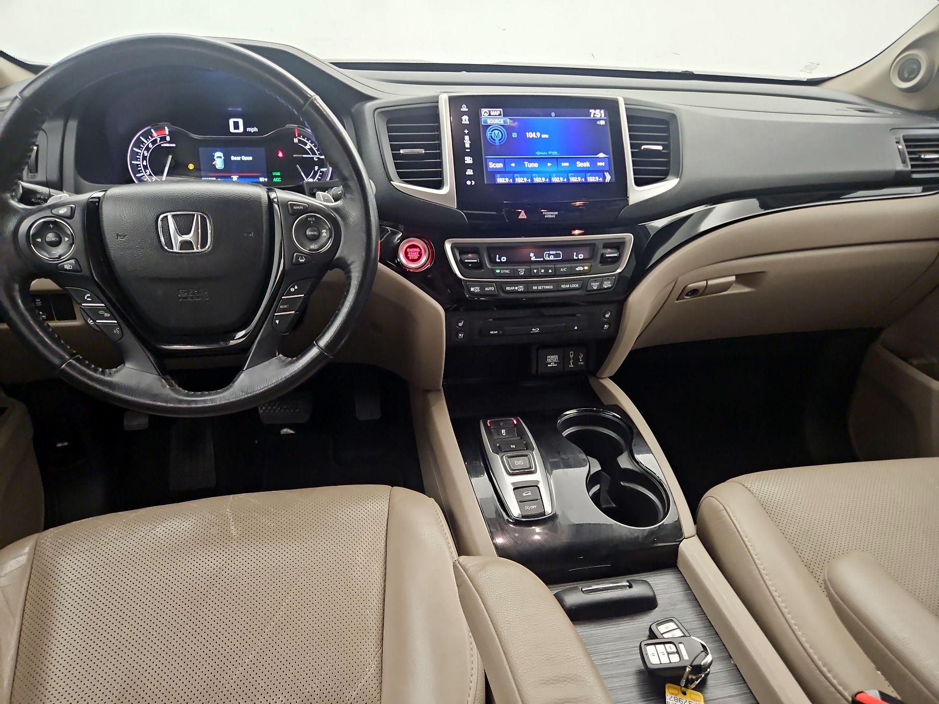 Thumbnail: 2017 Honda Pilot - 9