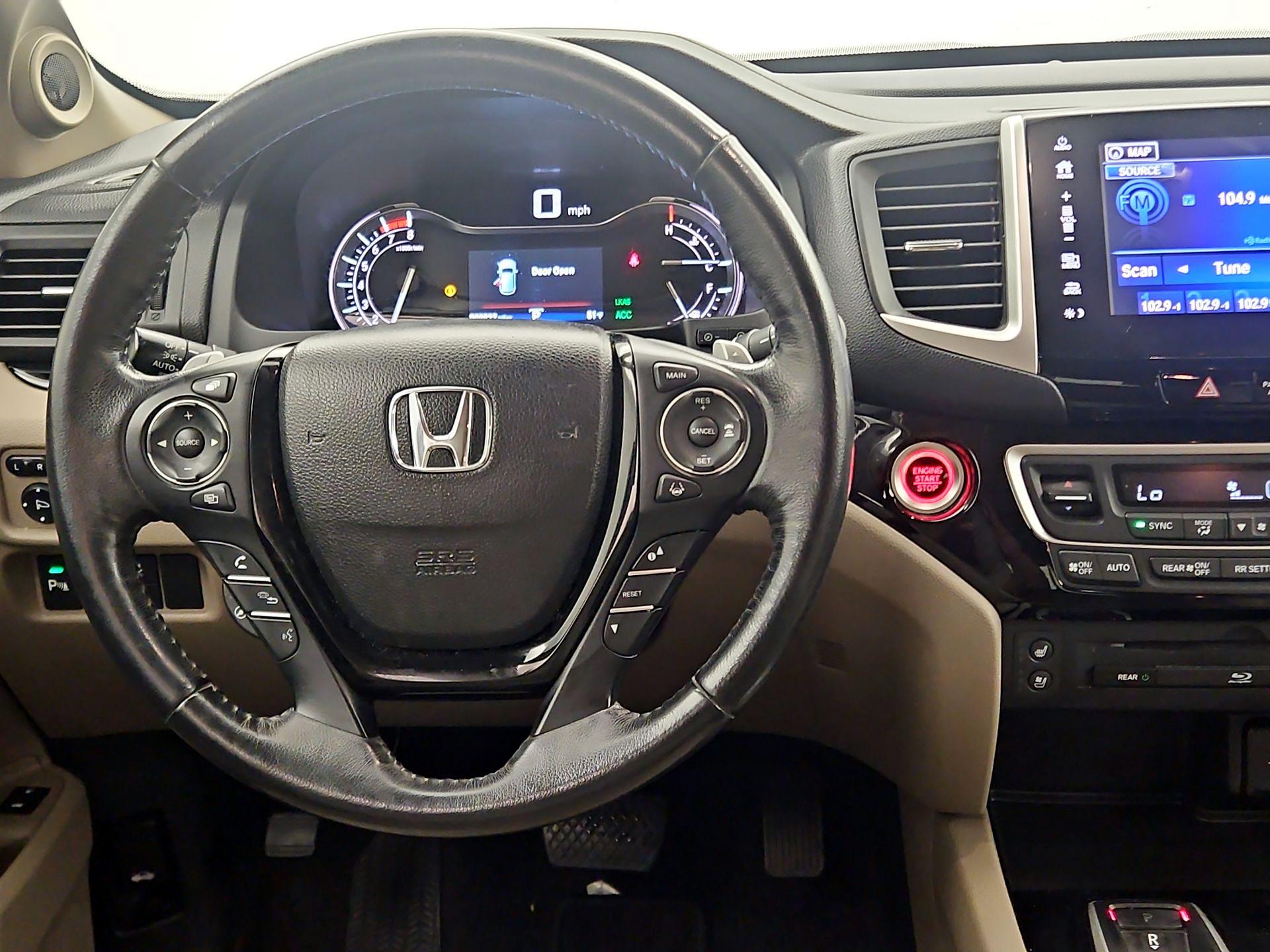Thumbnail: 2017 Honda Pilot - 10