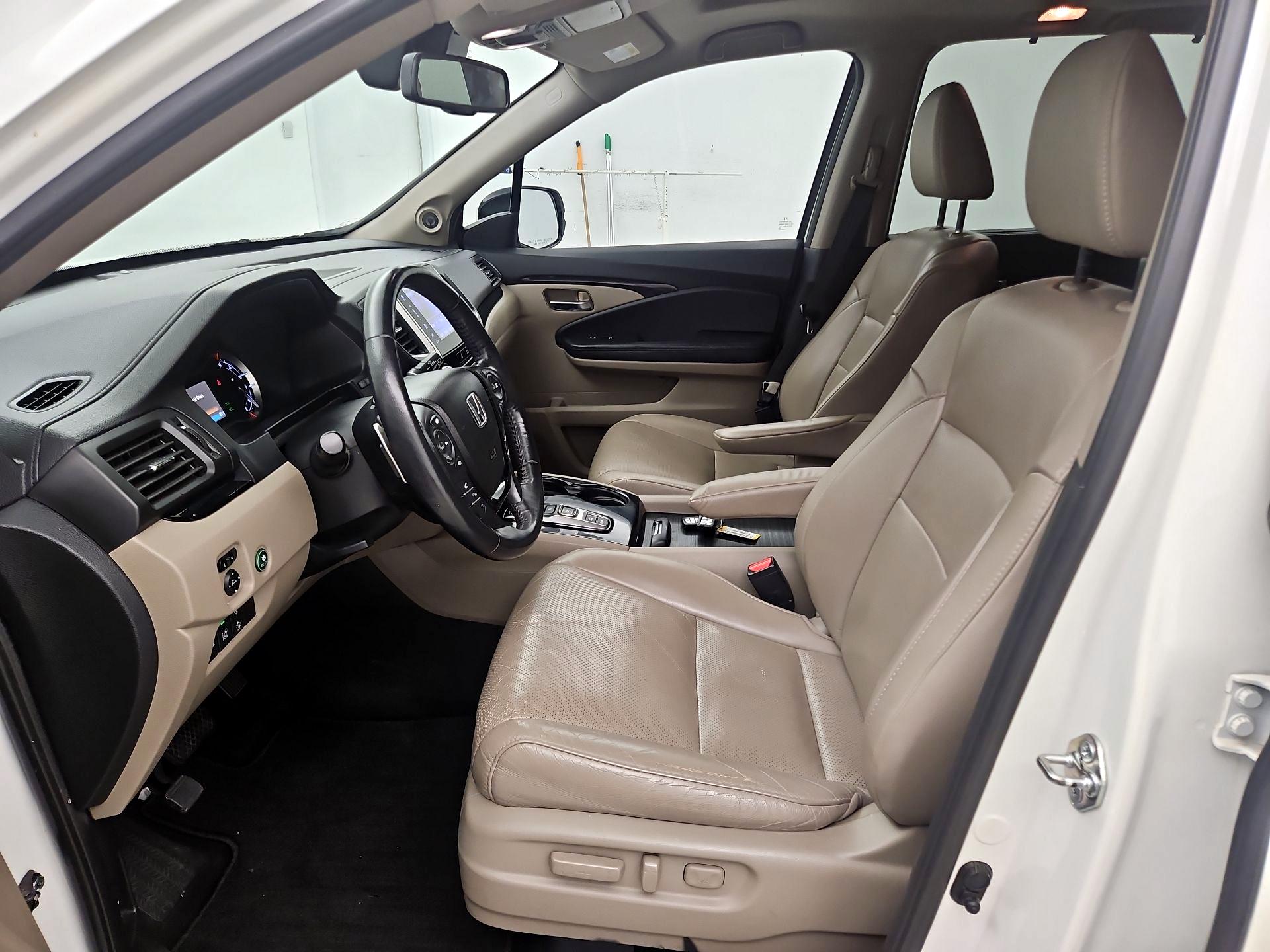 Thumbnail: 2017 Honda Pilot - 11
