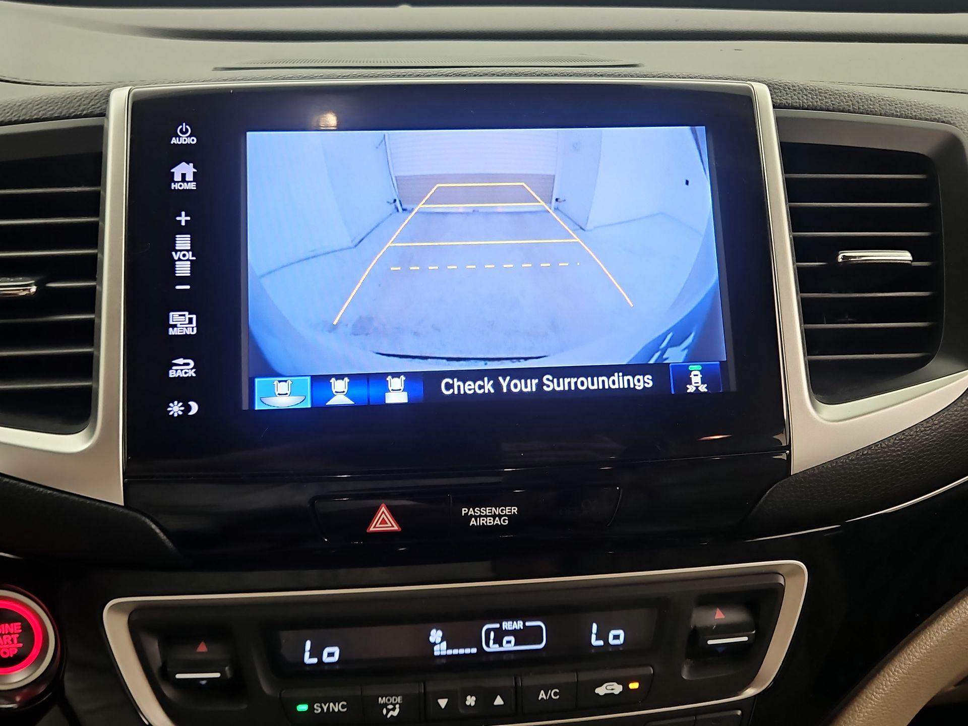 Thumbnail: 2017 Honda Pilot - 14