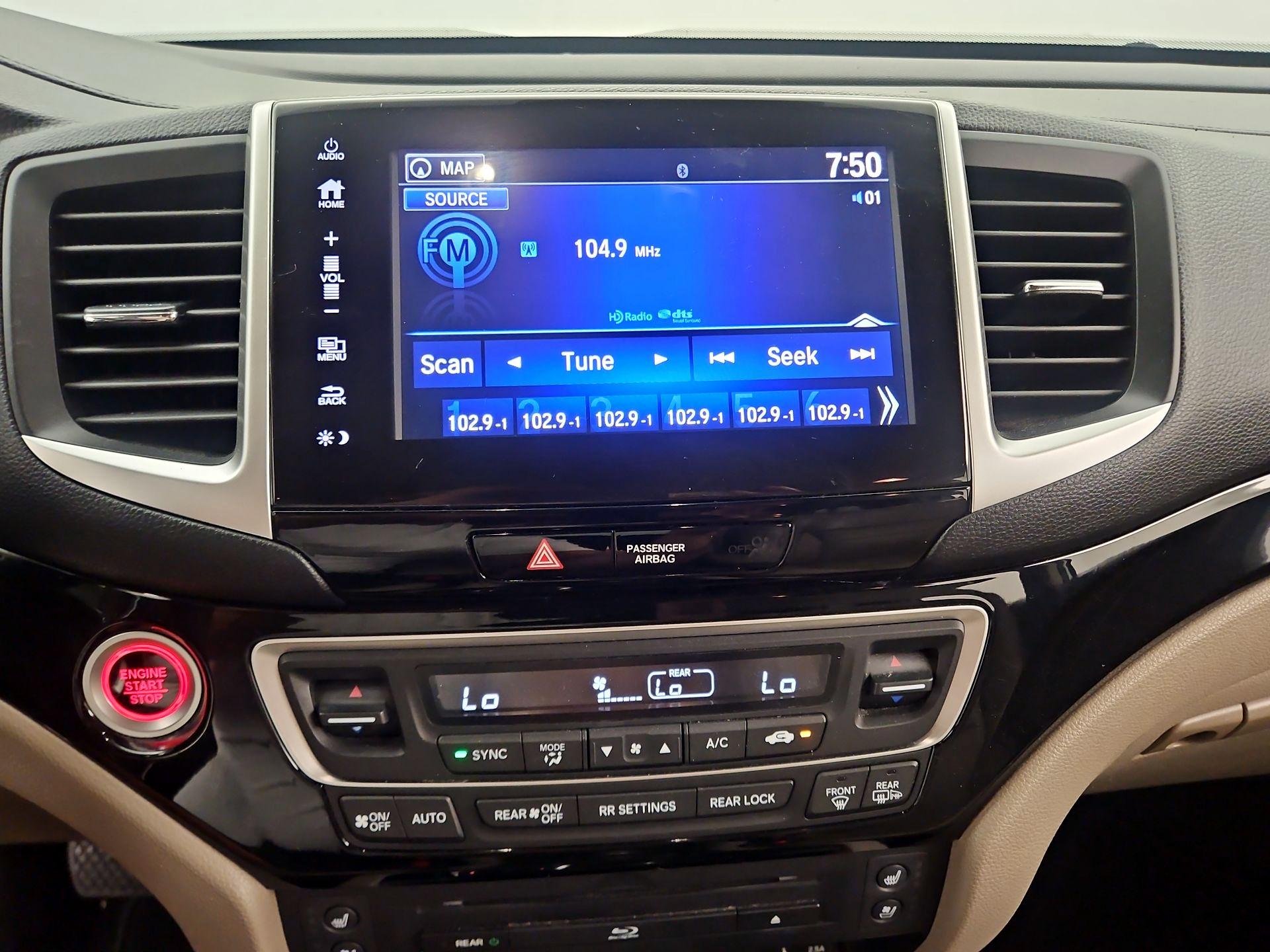 Thumbnail: 2017 Honda Pilot - 15