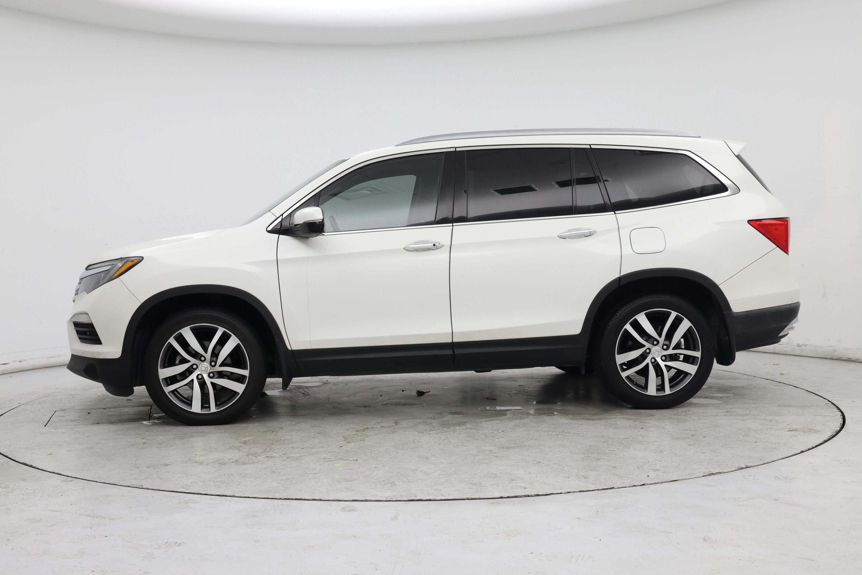 Thumbnail: 2017 Honda Pilot - 3
