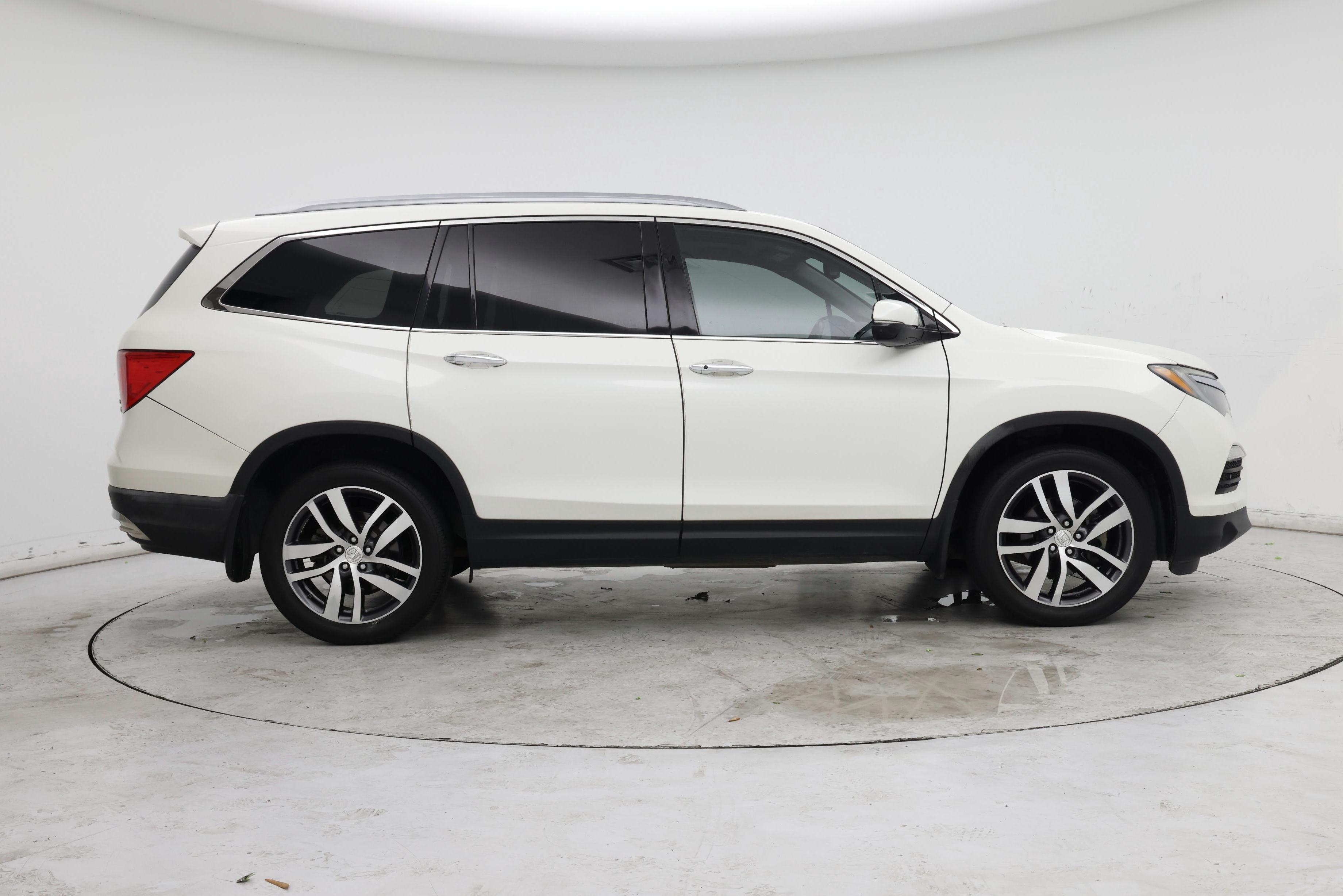 Thumbnail: 2017 Honda Pilot - 7