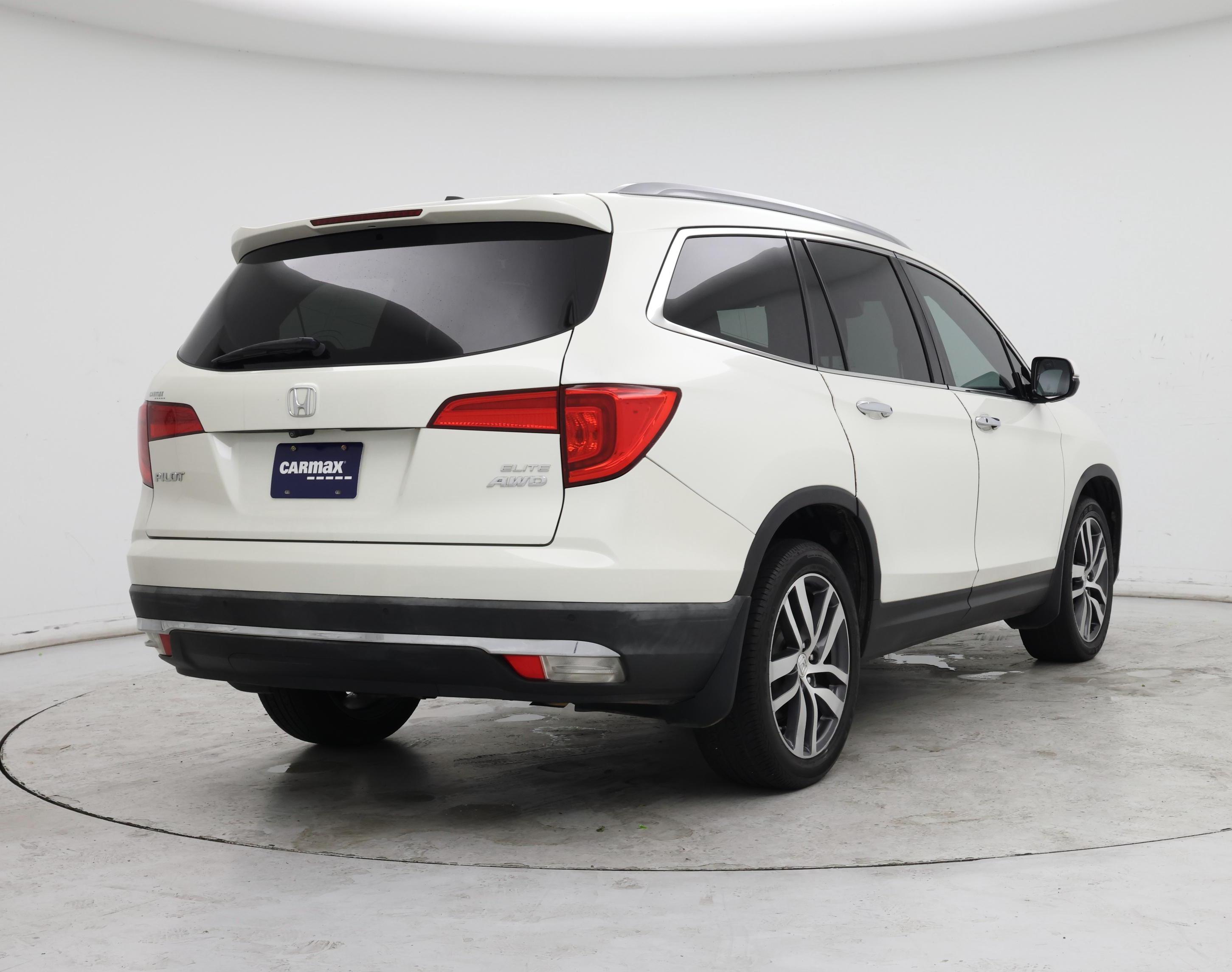 Thumbnail: 2017 Honda Pilot - 8