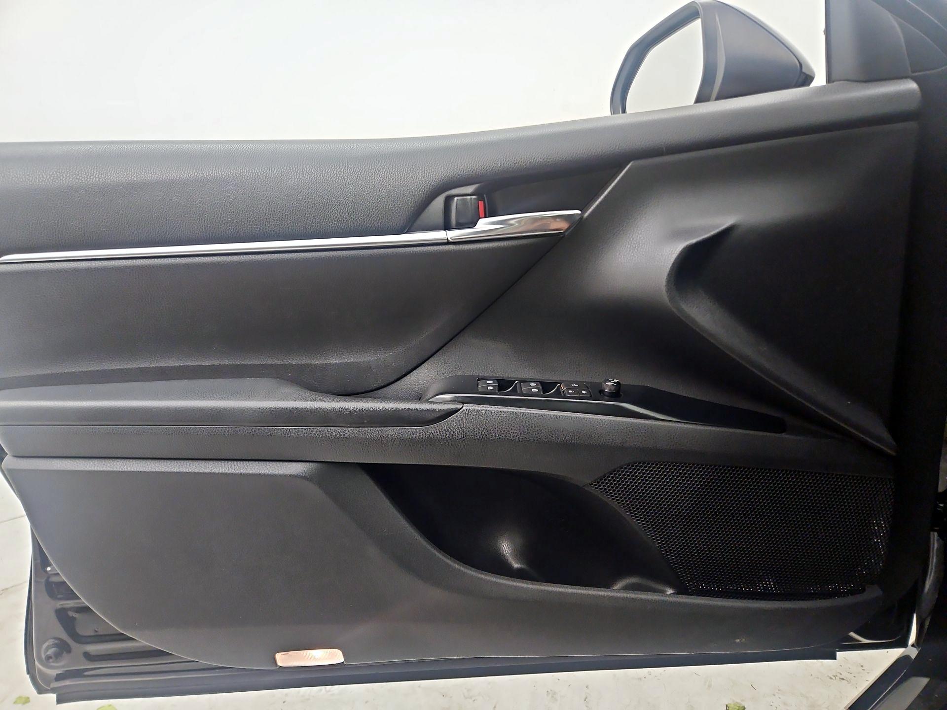 Thumbnail: 2019 Toyota Camry - 12