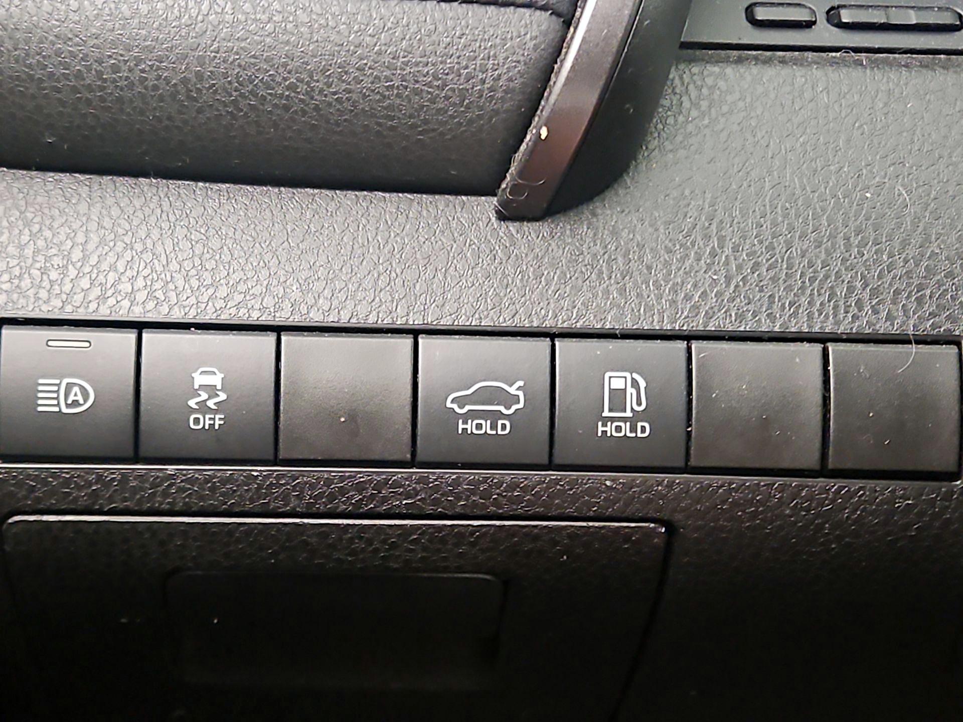 Thumbnail: 2019 Toyota Camry - 13
