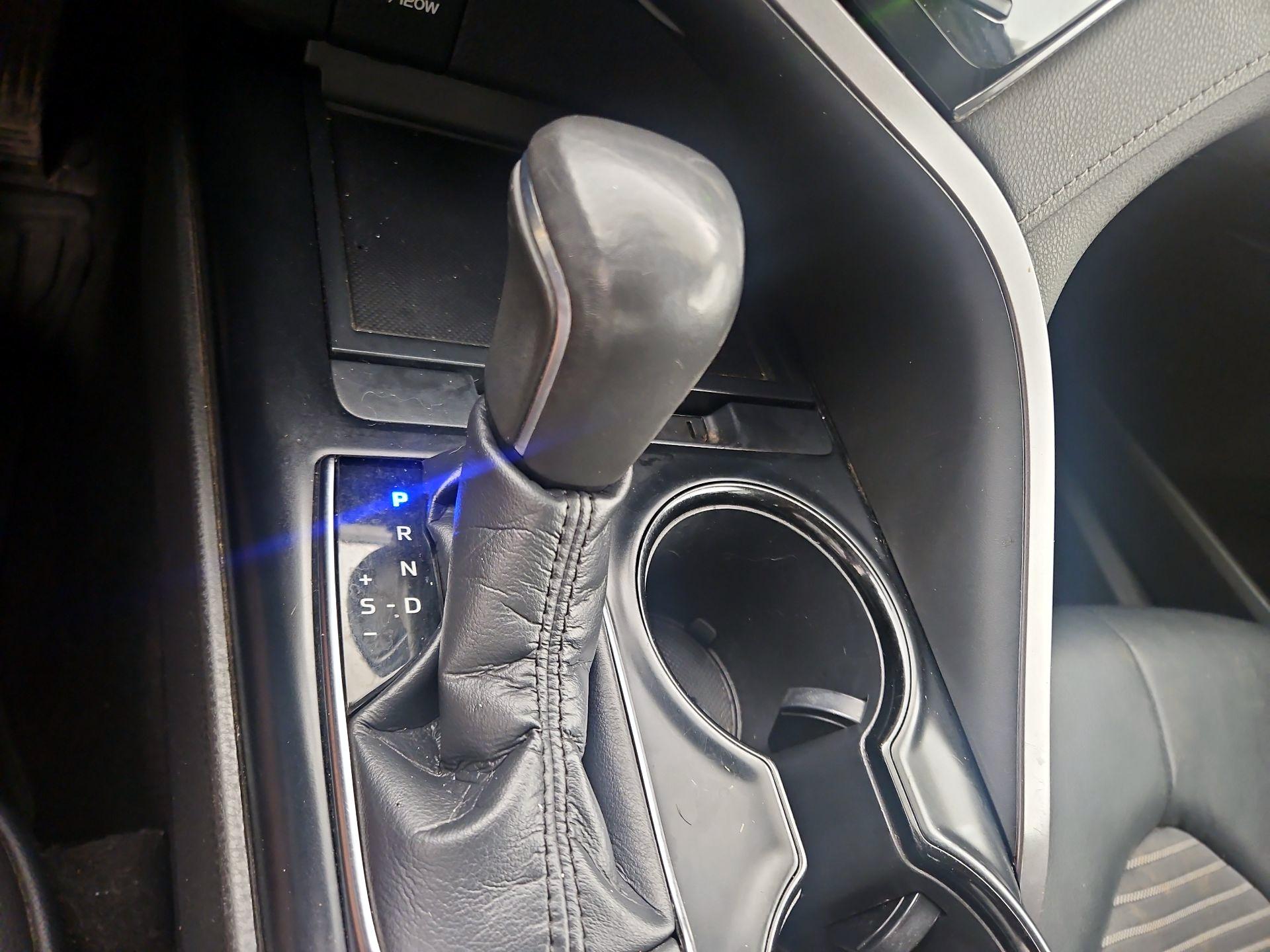 Thumbnail: 2019 Toyota Camry - 17