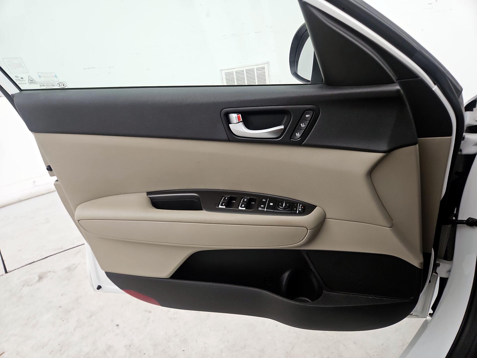 Thumbnail: 2016 Kia Optima - 12