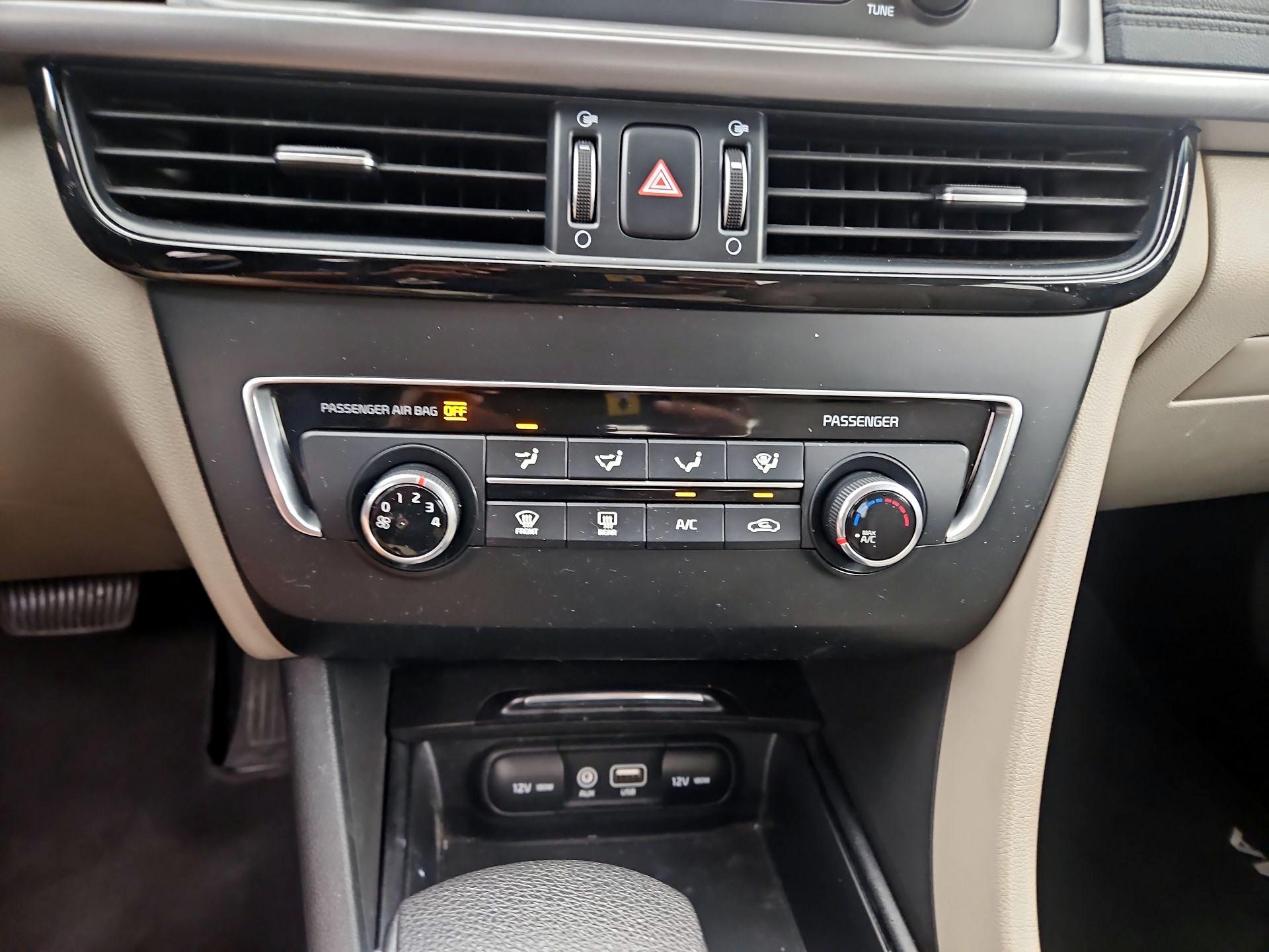 Thumbnail: 2016 Kia Optima - 16