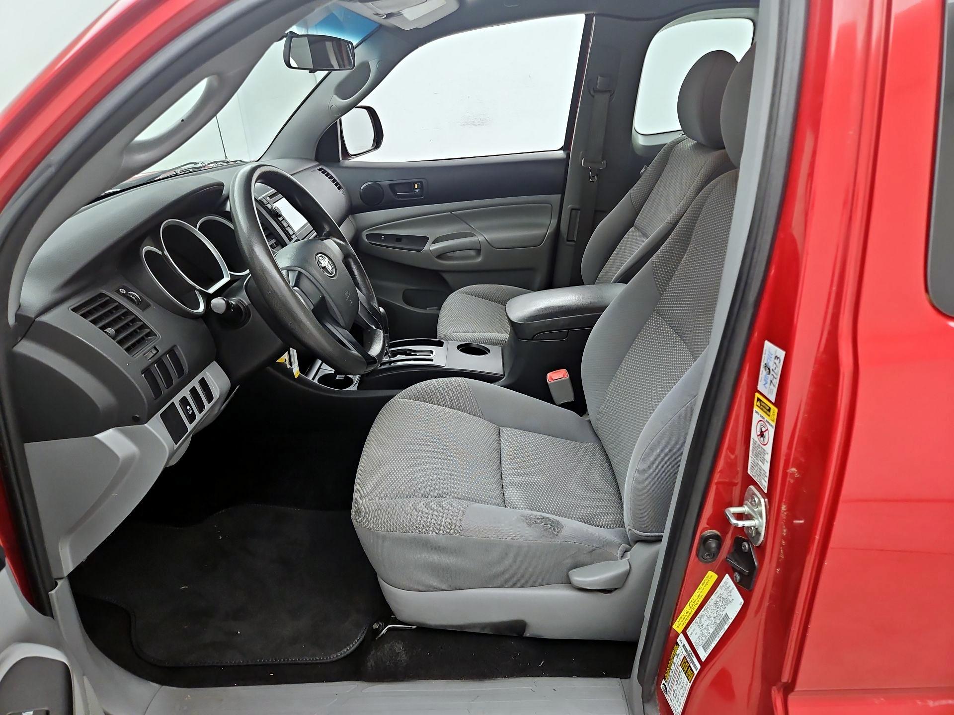 Thumbnail: 2013 Toyota Tacoma - 11