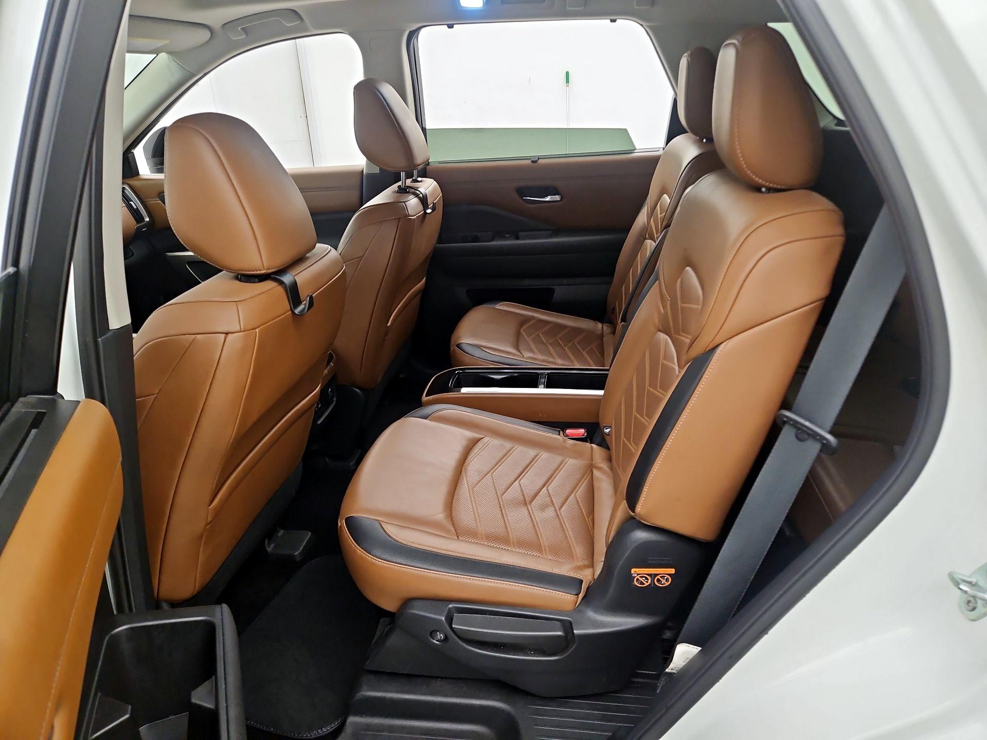 Thumbnail: 2022 Nissan Pathfinder - 19