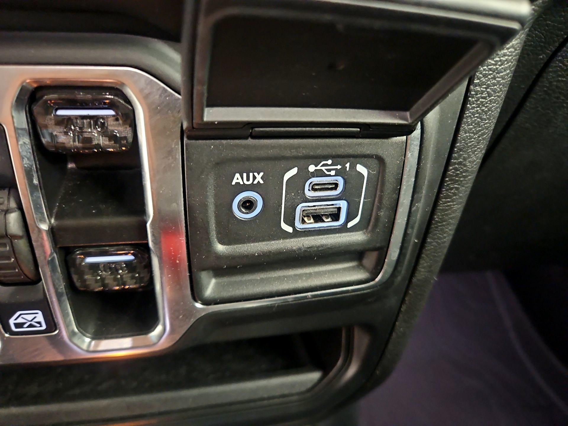 Thumbnail: 2022 Jeep Wrangler - 19