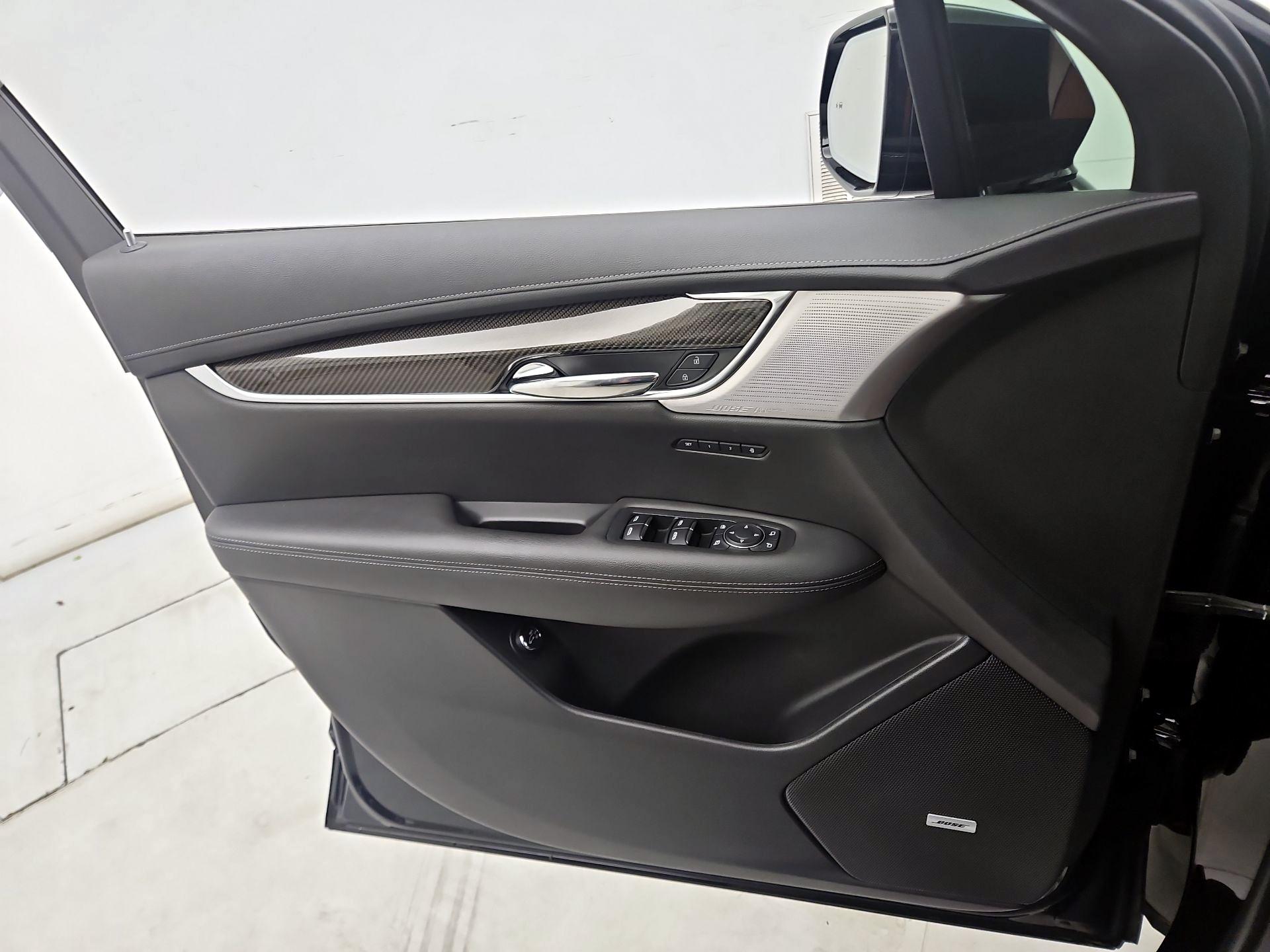 Thumbnail: 2021 Cadillac XT6 - 12